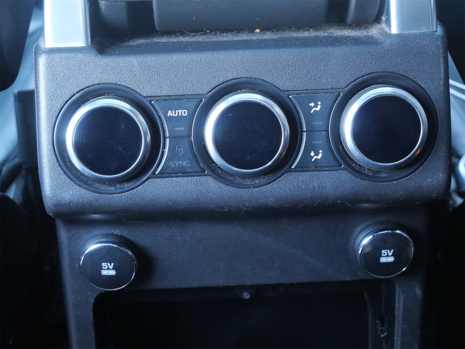 Thumbnail: 2018 Land Rover Discovery - 13