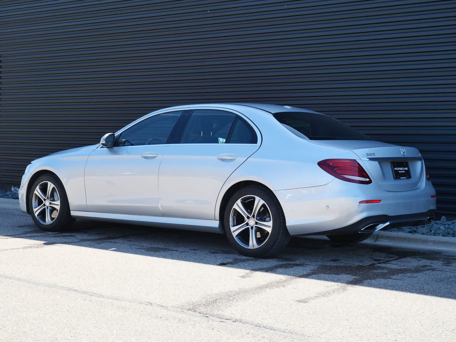 Thumbnail: 2017 Mercedes-Benz E-Class - 3