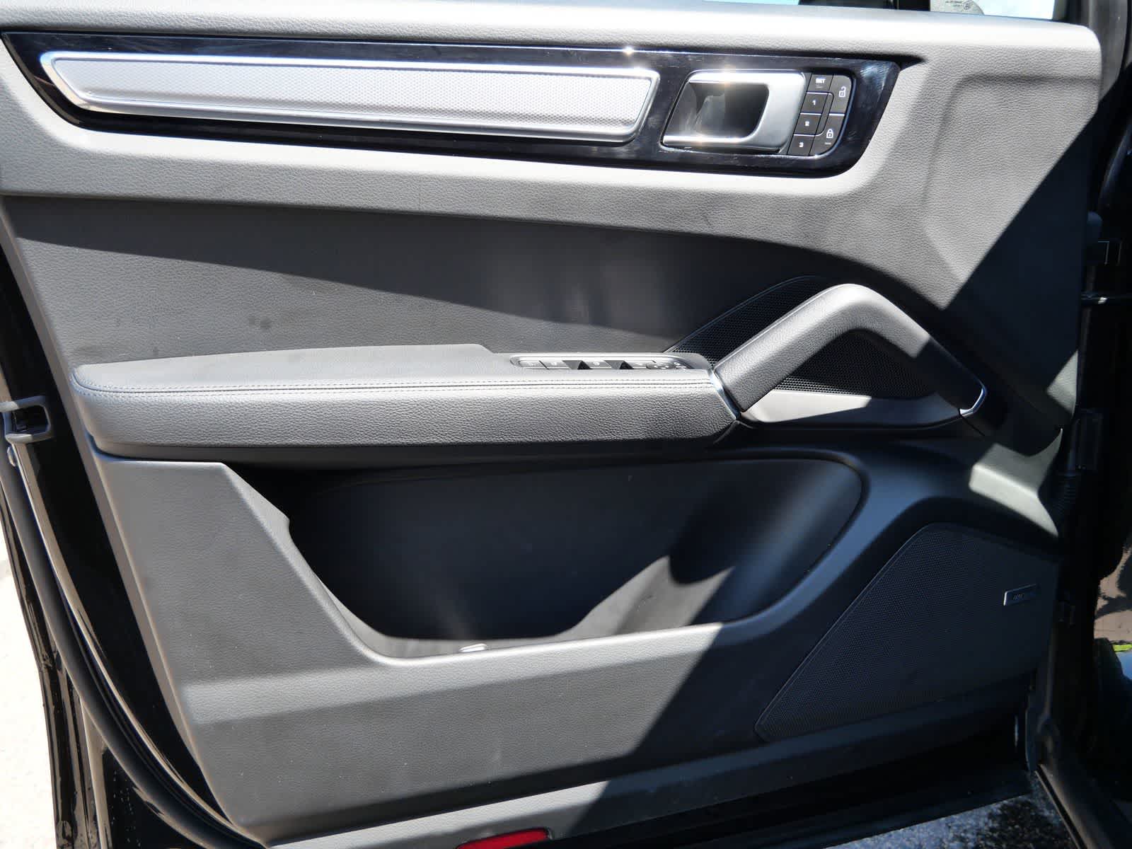 Thumbnail: 2023 Porsche Cayenne - 6