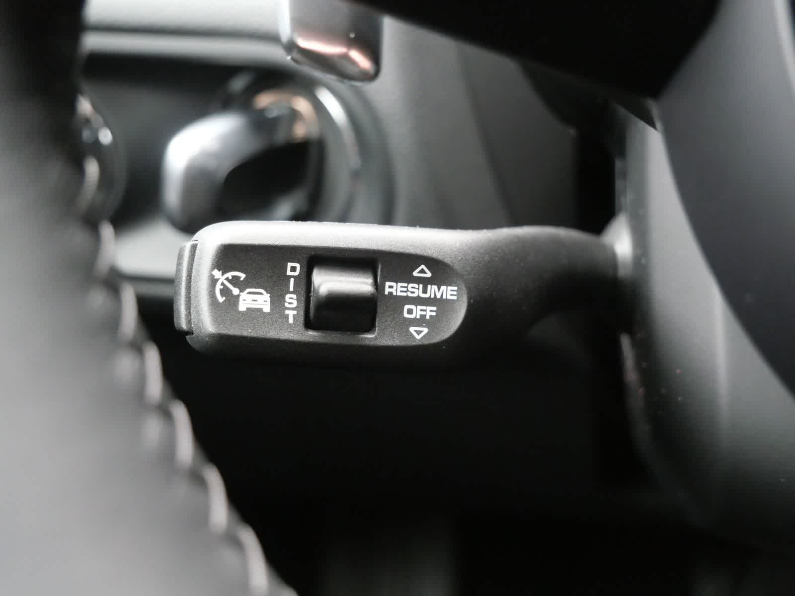 Thumbnail: 2026 Porsche Macan - 21