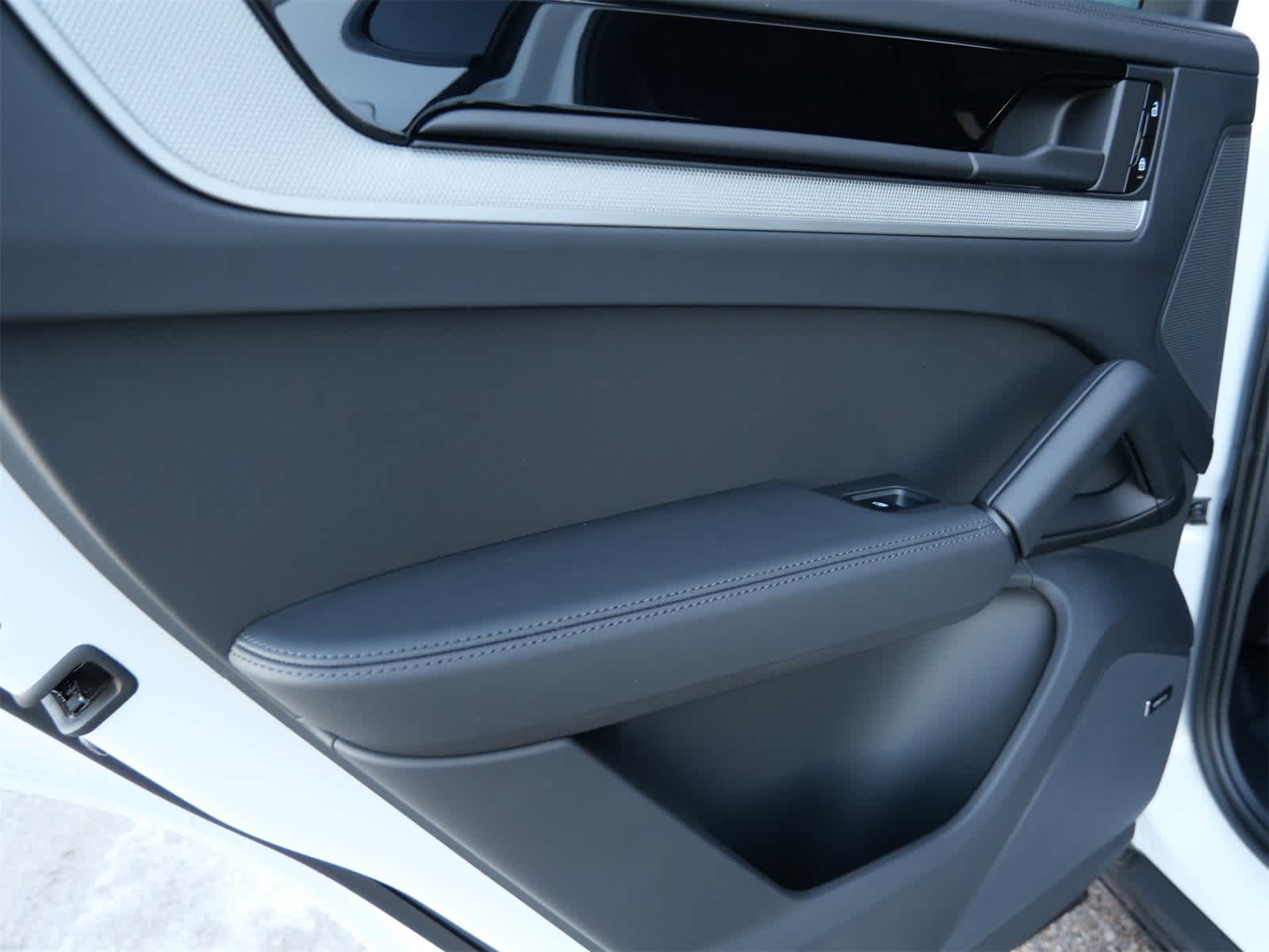 Thumbnail: 2026 Porsche Cayenne - 12