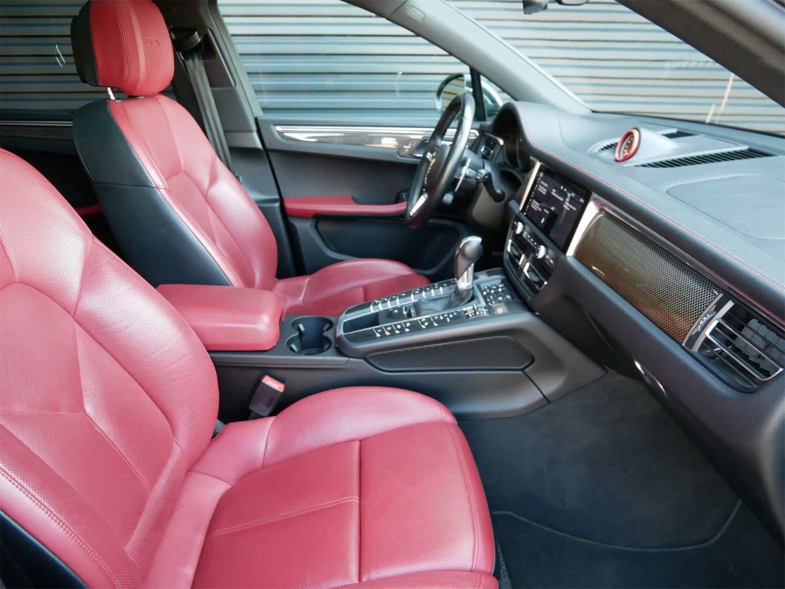 Thumbnail: 2021 Porsche Macan - 29