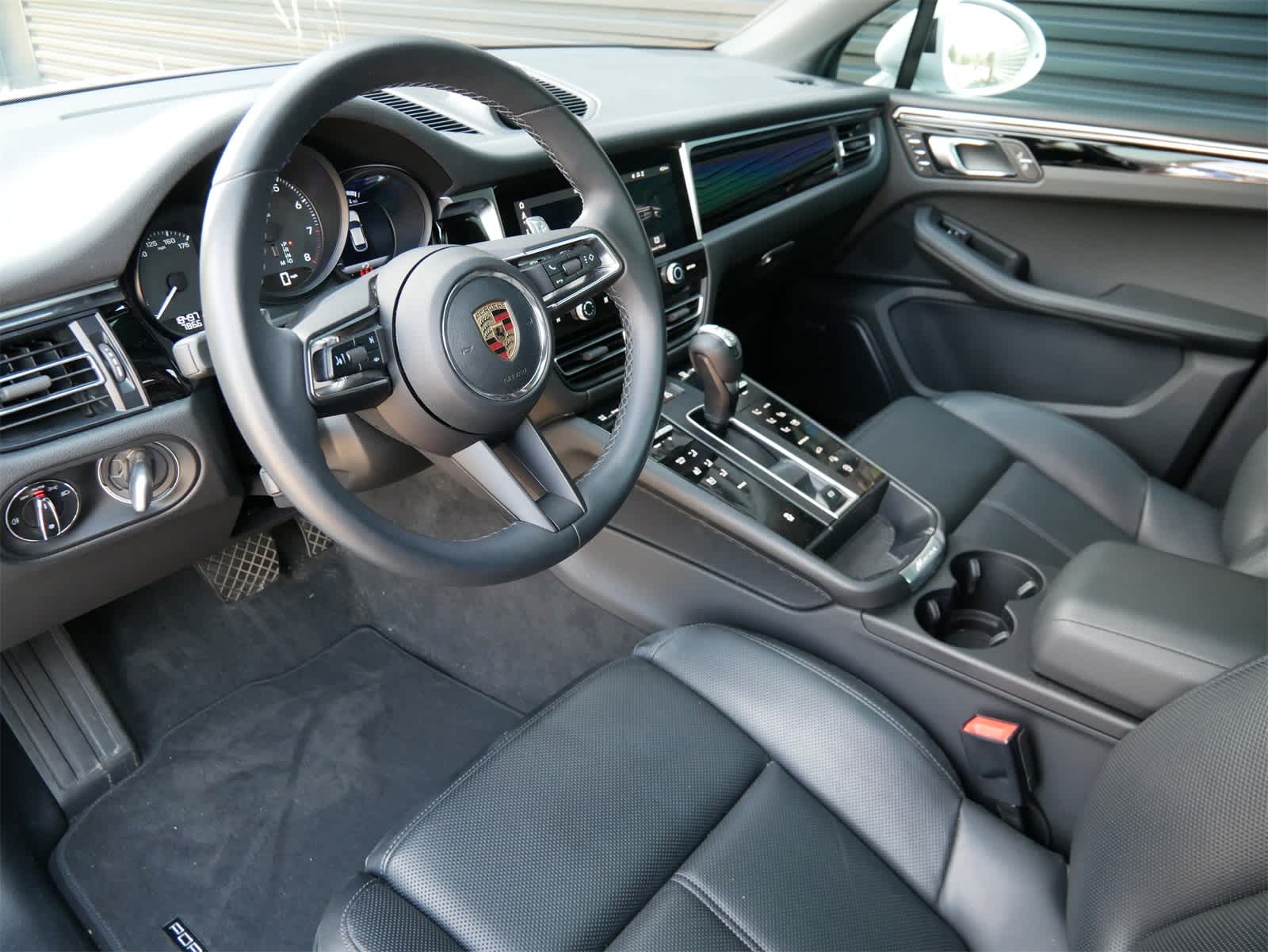 Thumbnail: 2023 Porsche Macan - 4