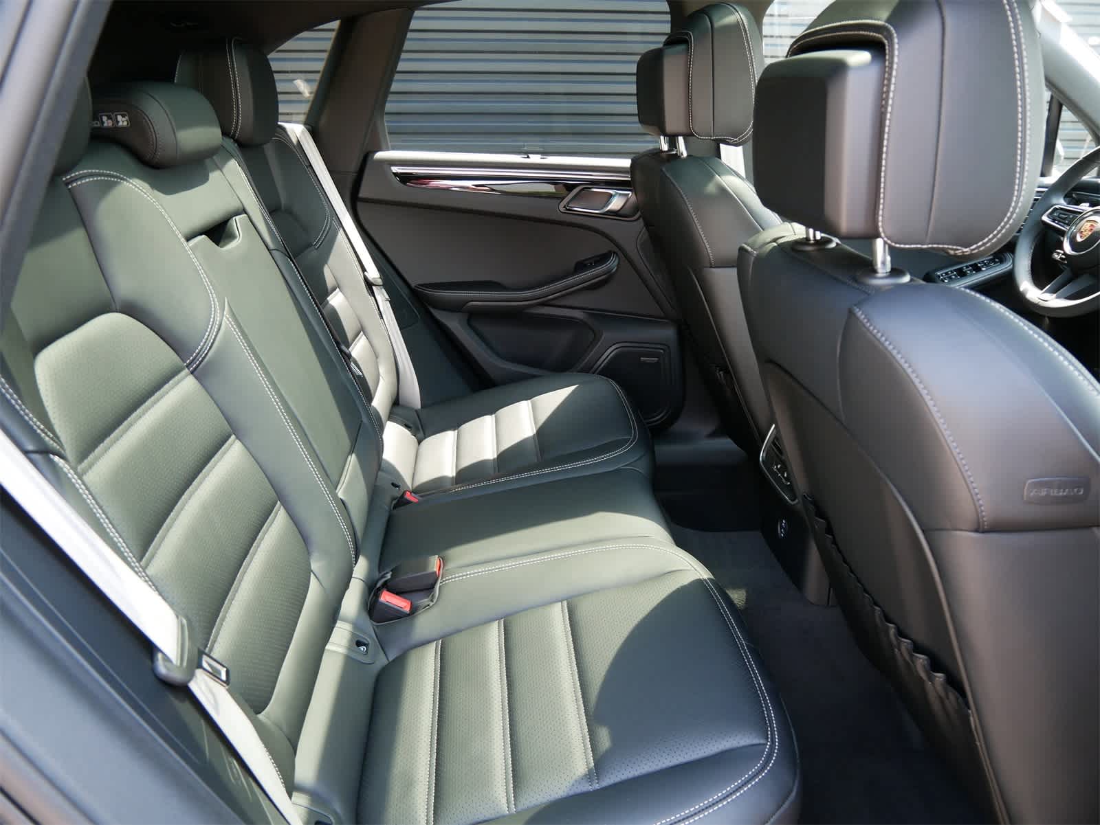 Thumbnail: 2025 Porsche Macan - 28