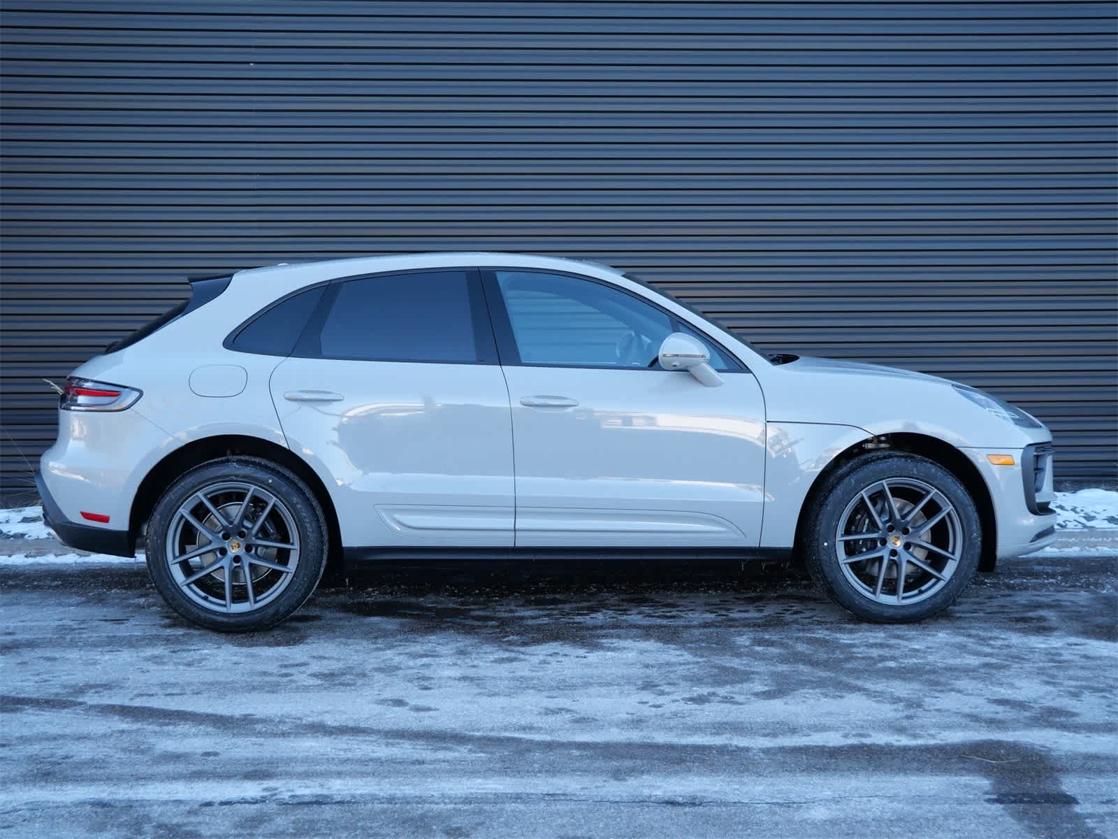 Thumbnail: 2026 Porsche Macan - 27