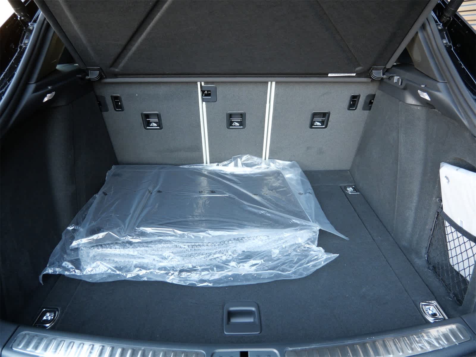 Thumbnail: 2026 Porsche Macan - 7