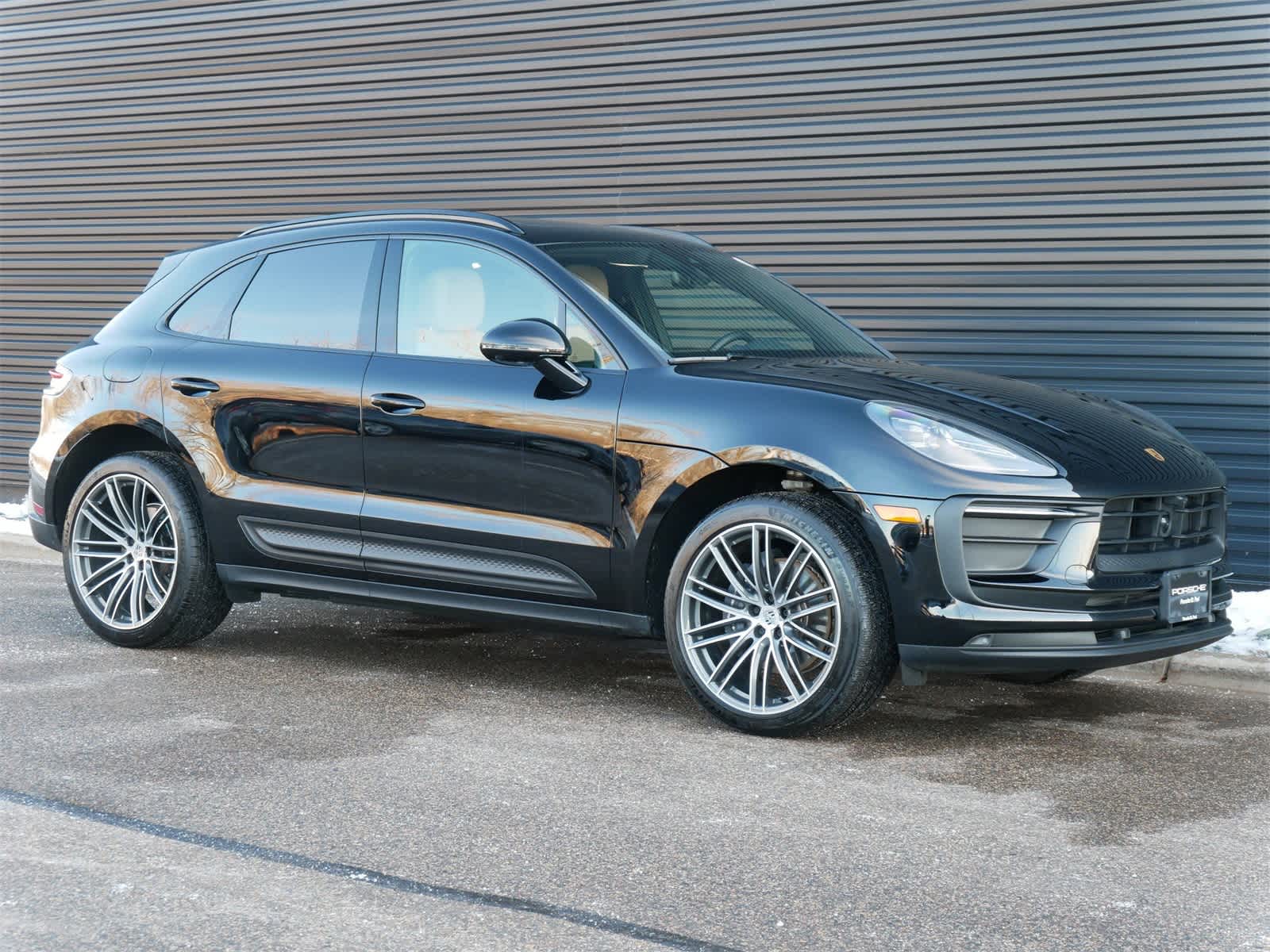 Thumbnail: 2025 Porsche Macan - 25