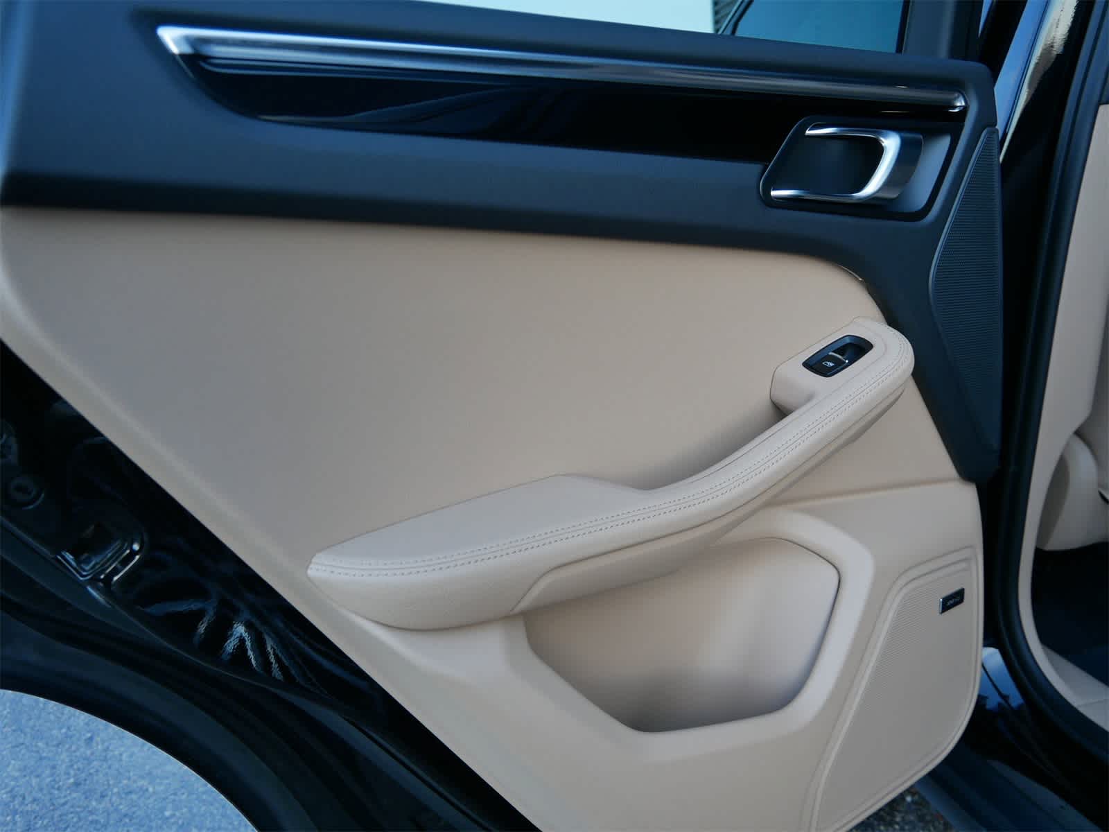 Thumbnail: 2025 Porsche Macan - 12