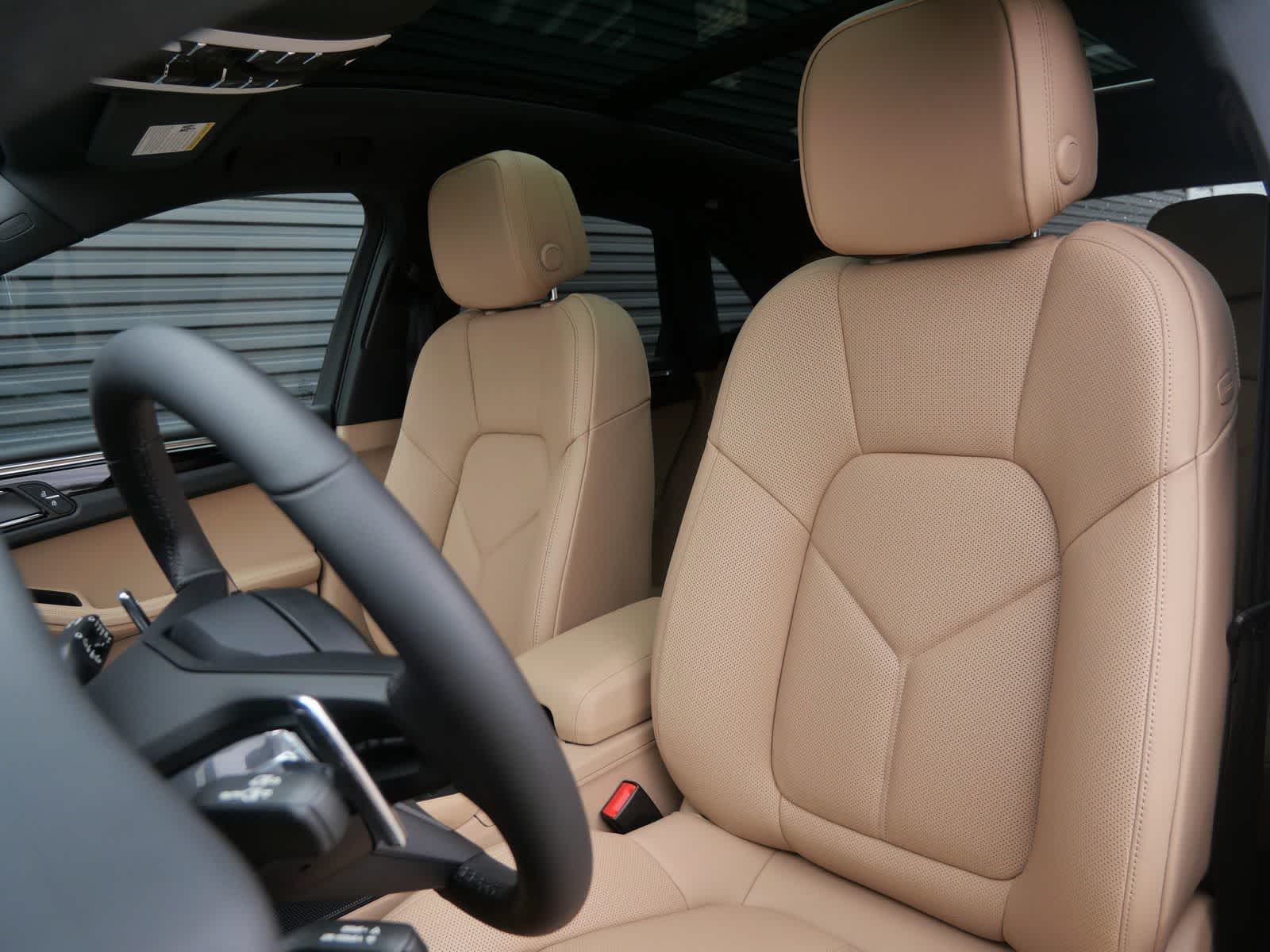 Thumbnail: 2026 Porsche Macan - 5