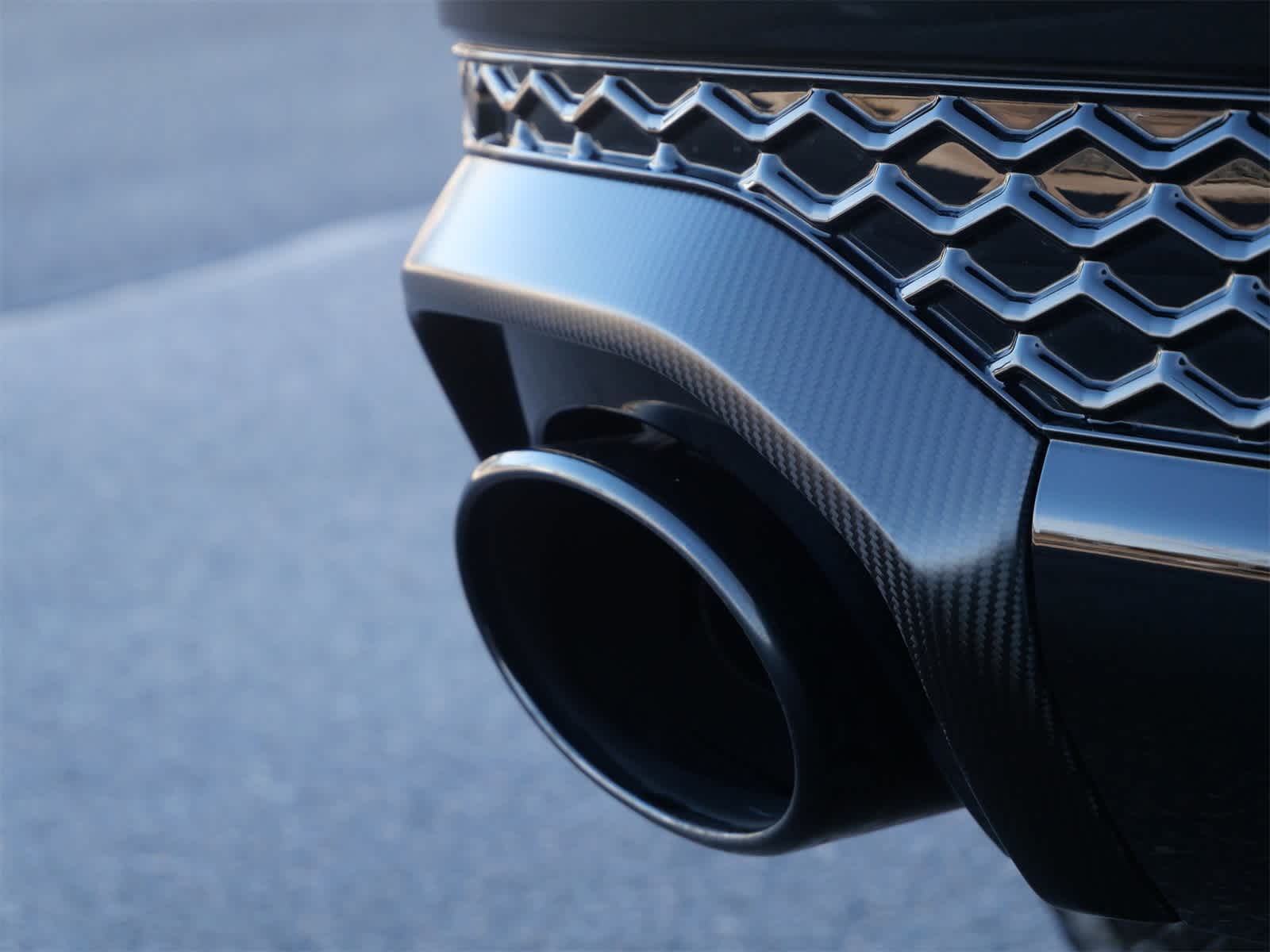 Thumbnail: 2025 Audi RS Q8 - 9