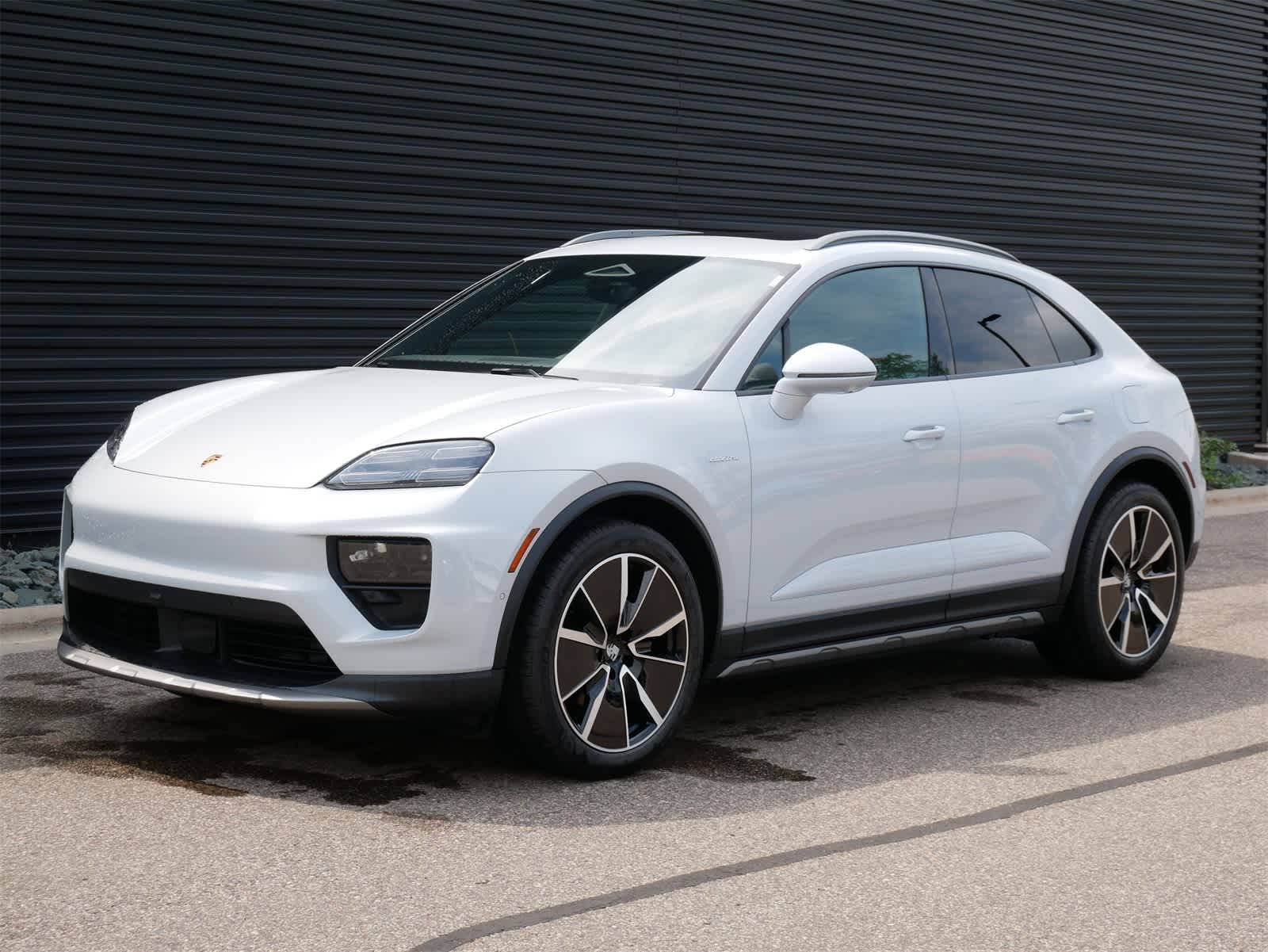 Thumbnail: 2025 Porsche Macan - 1