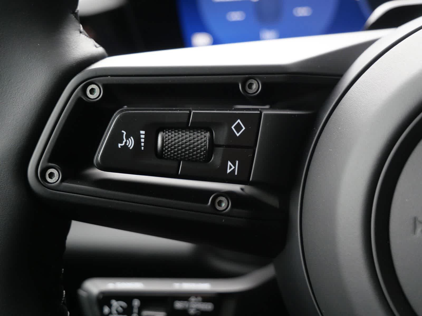 Thumbnail: 2026 Porsche Macan - 21