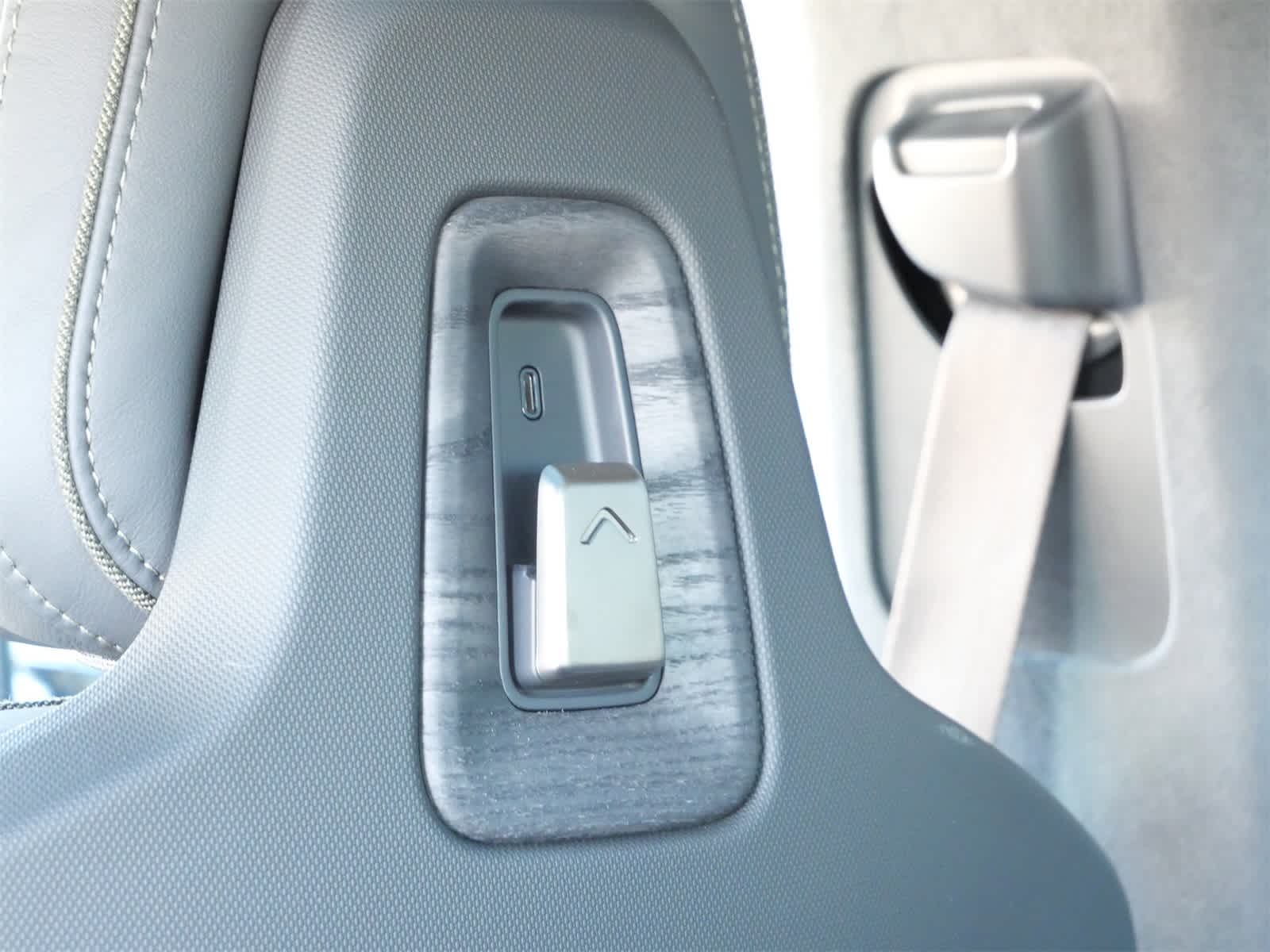 Thumbnail: 2022 Rivian R1T - 17