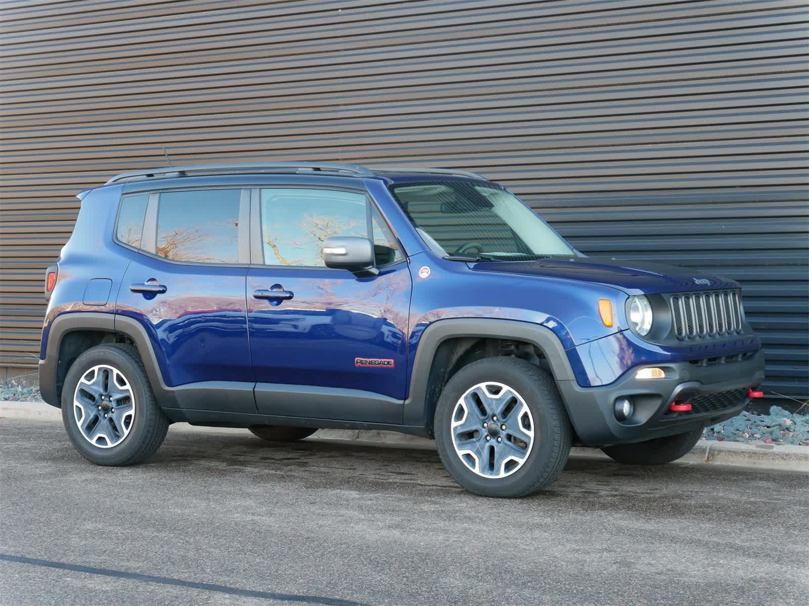 Thumbnail: 2016 Jeep Renegade - 25