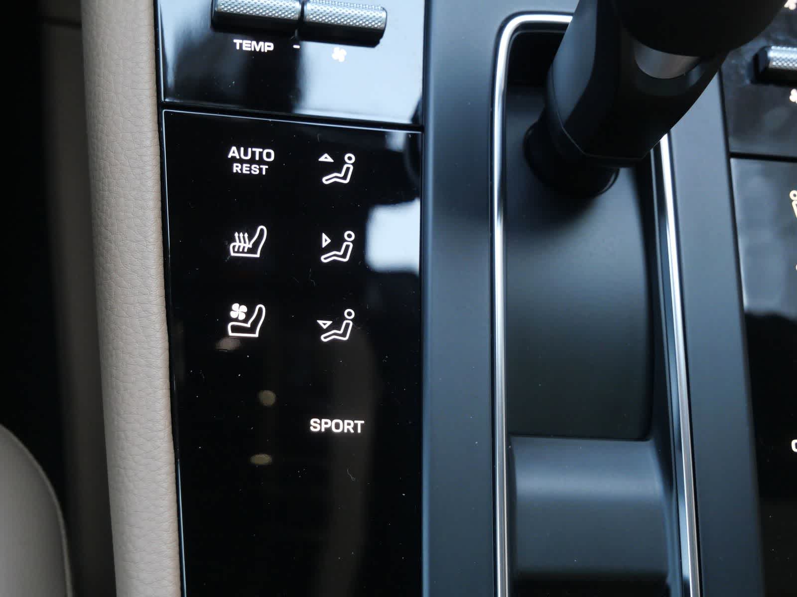 Thumbnail: 2025 Porsche Macan - 19