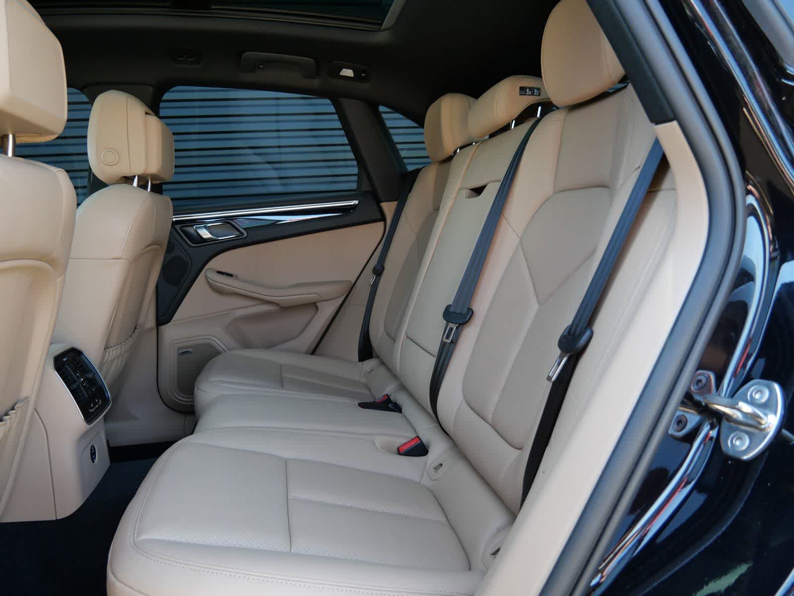 Thumbnail: 2024 Porsche Macan - 12