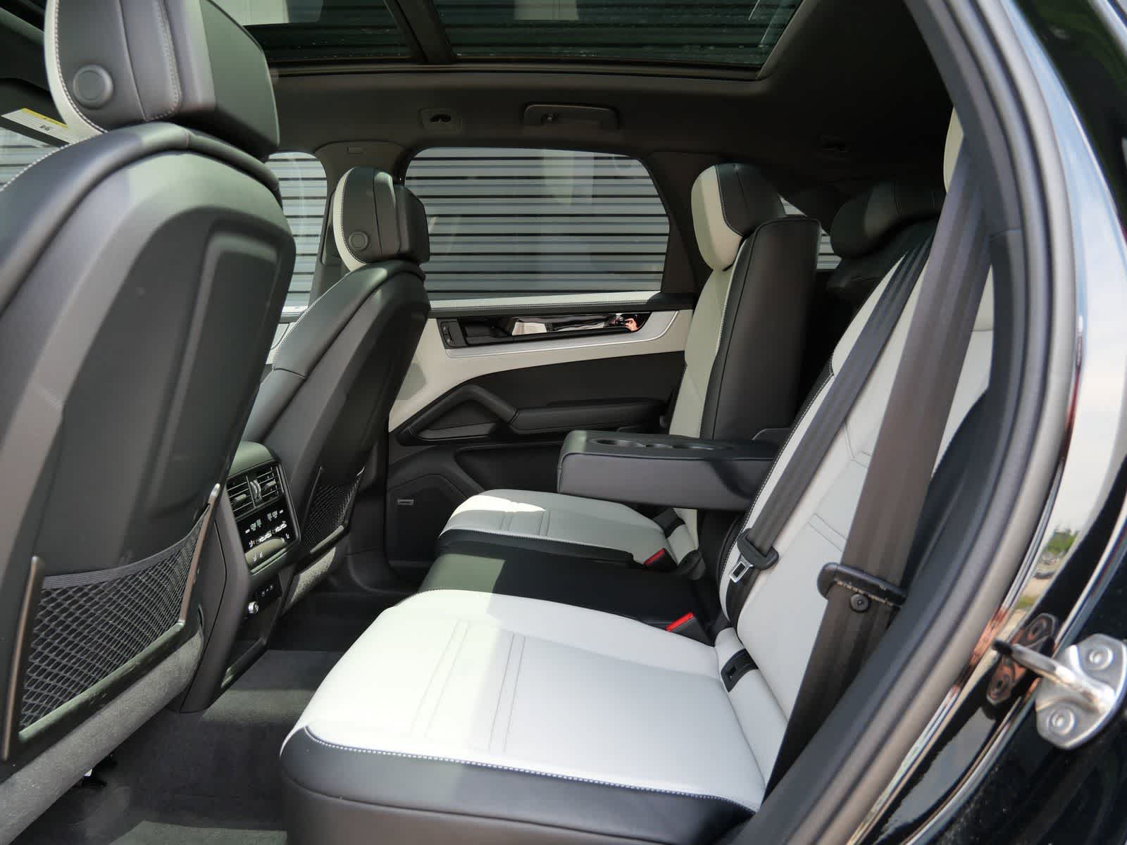 Thumbnail: 2026 Porsche Cayenne - 11