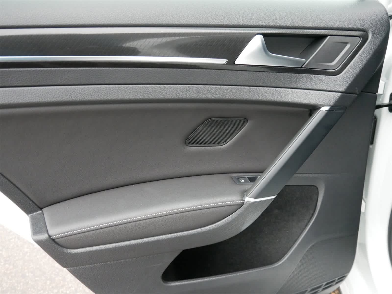 Thumbnail: 2019 Volkswagen Golf - 12