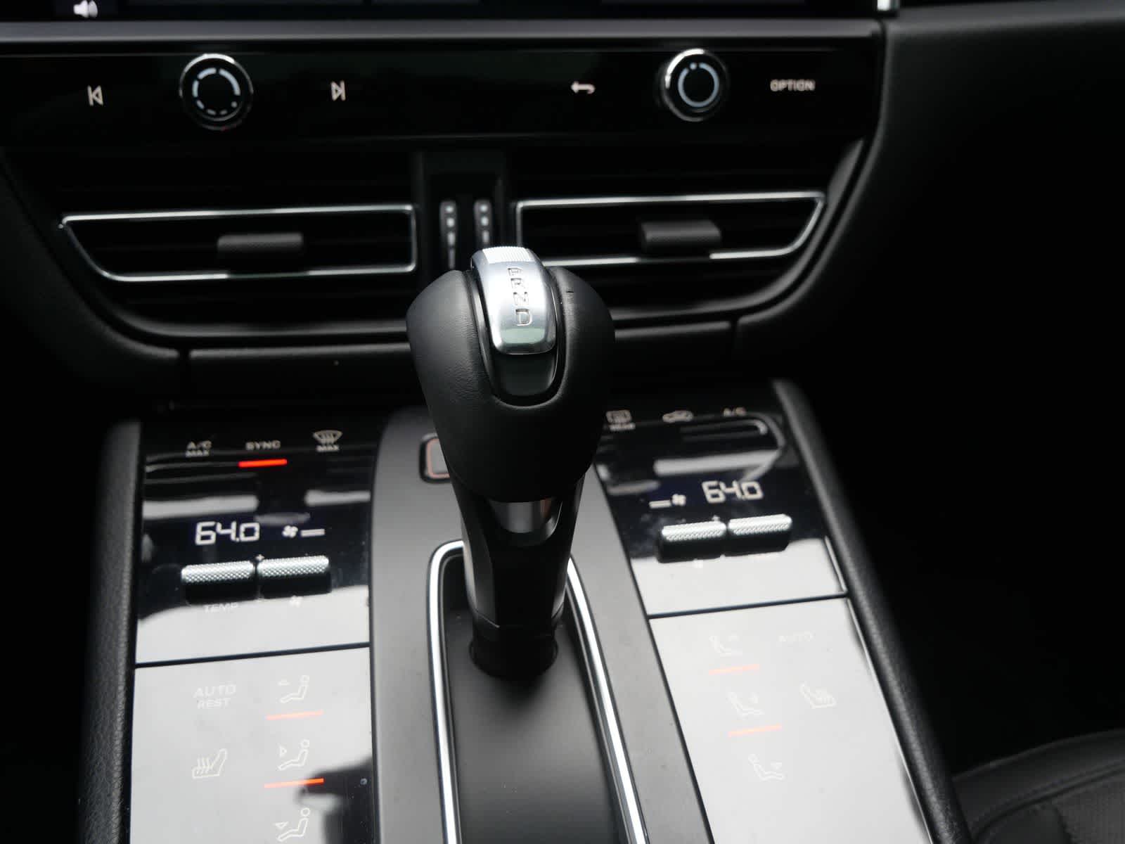 Thumbnail: 2022 Porsche Macan - 17