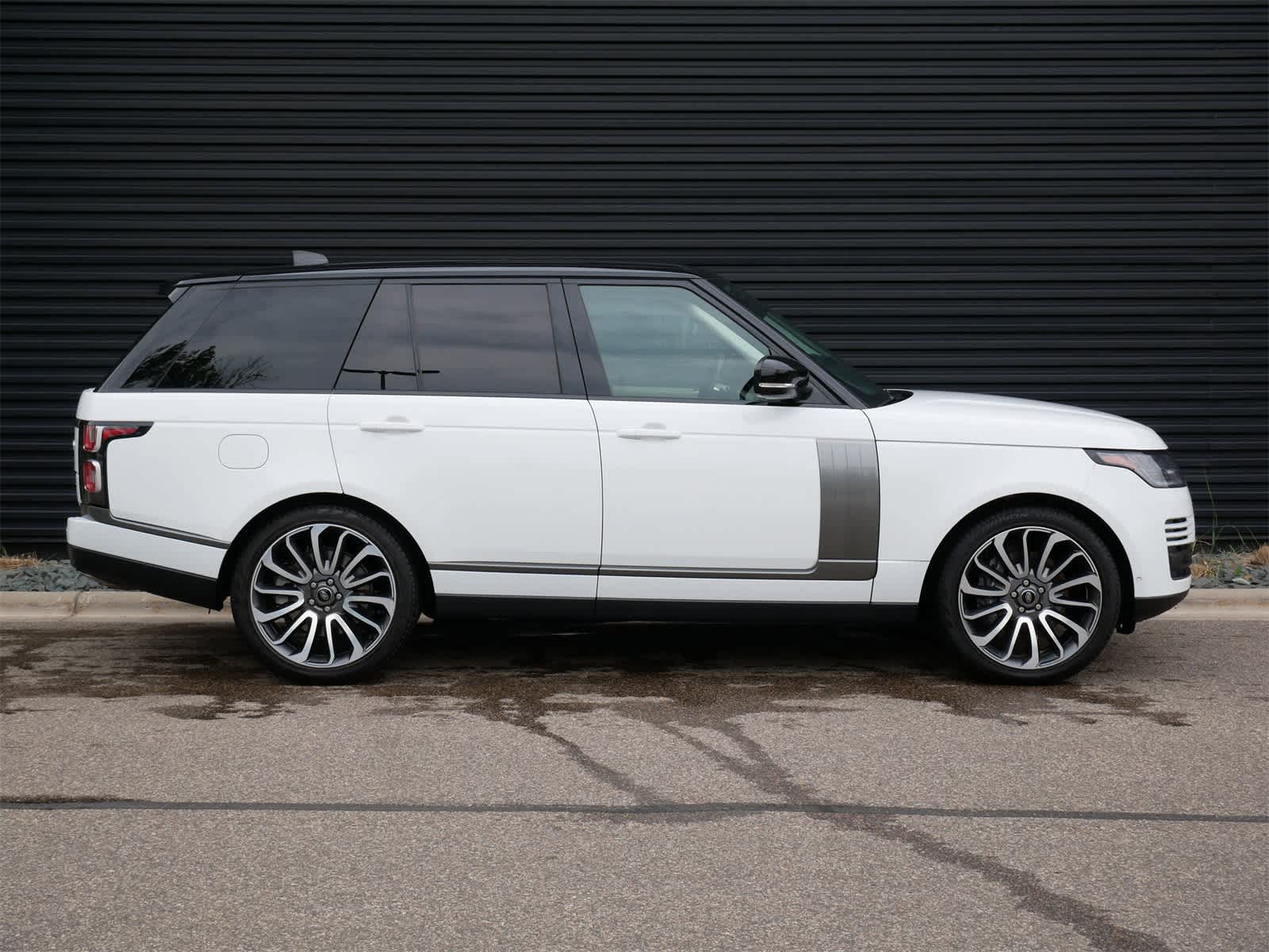 Thumbnail: 2021 Land Rover Range Rover - 27