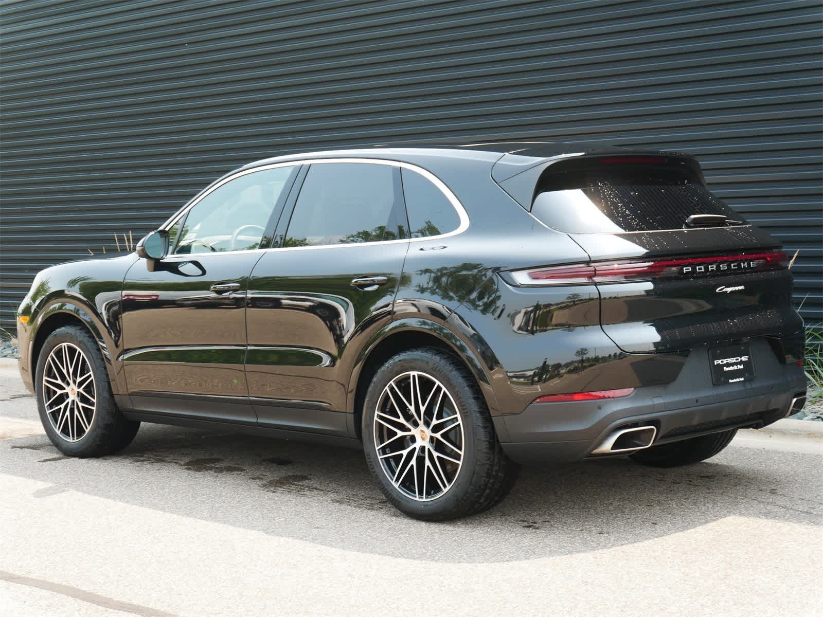 Thumbnail: 2025 Porsche Cayenne - 3