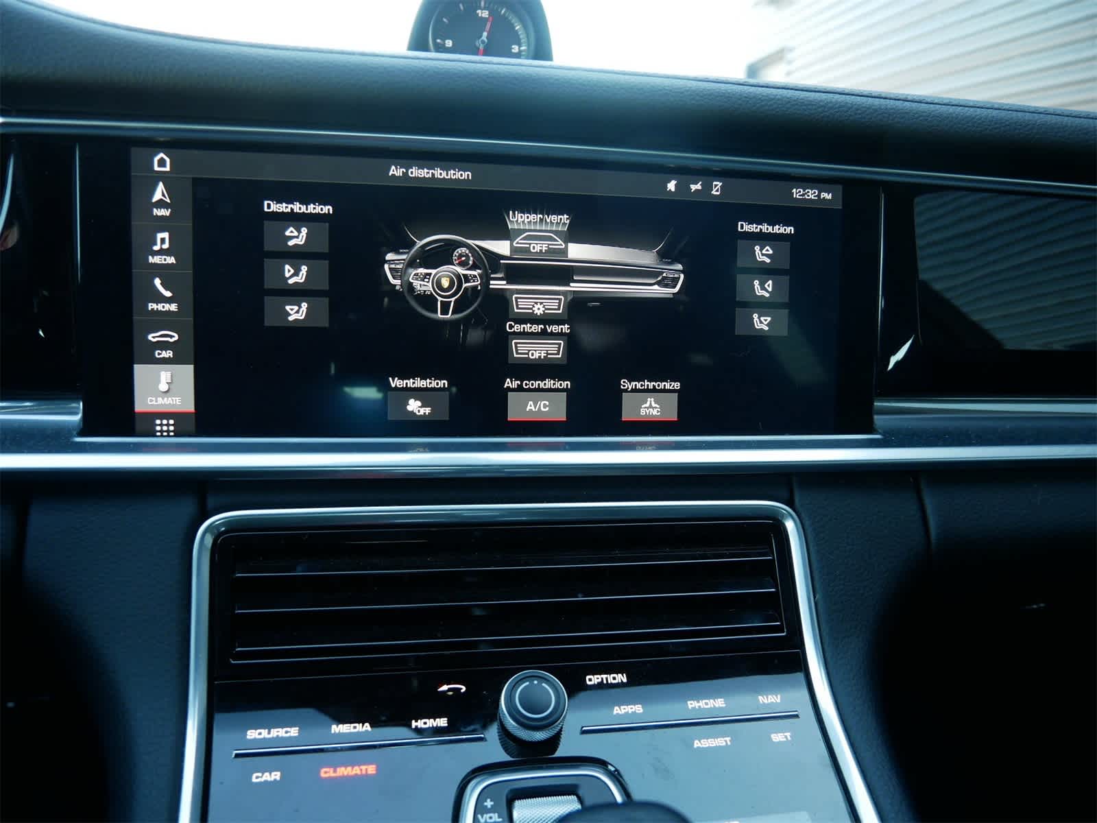 Thumbnail: 2020 Porsche Panamera - 15