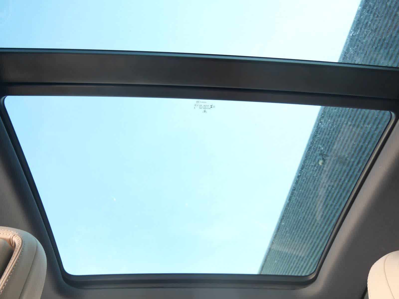 Thumbnail: 2024 Porsche Macan - 13