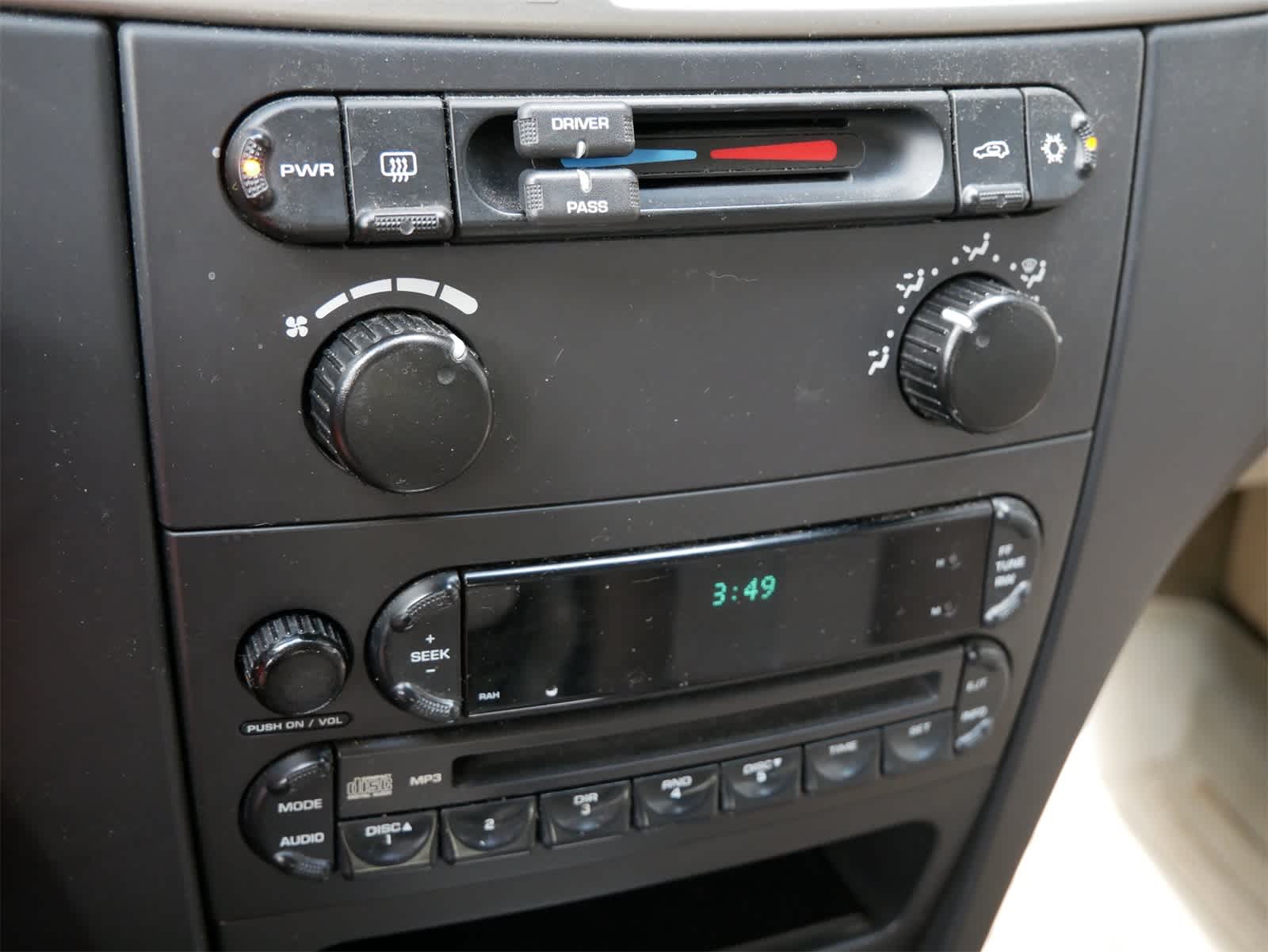 Thumbnail: 2006 Chrysler Pacifica - 15