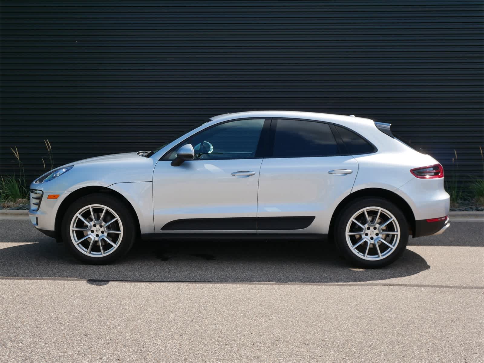 Thumbnail: 2018 Porsche Macan - 2