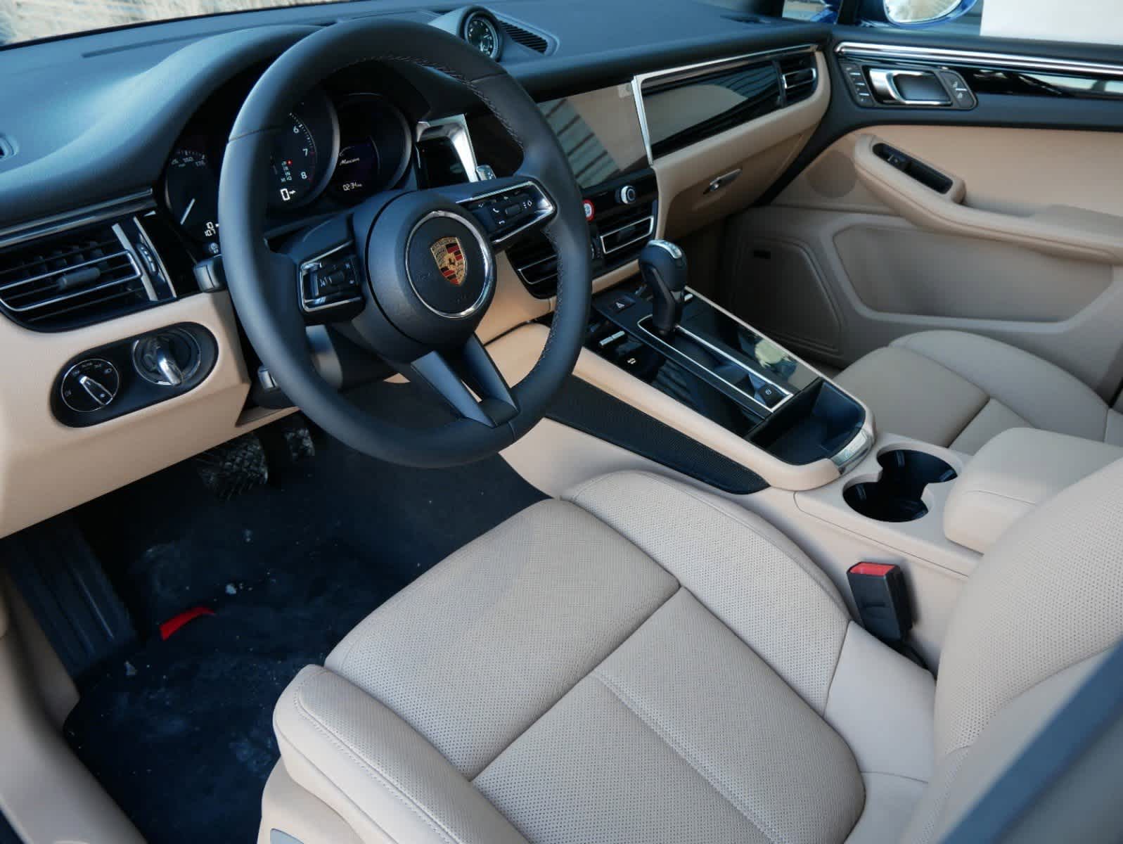 Thumbnail: 2025 Porsche Macan - 4