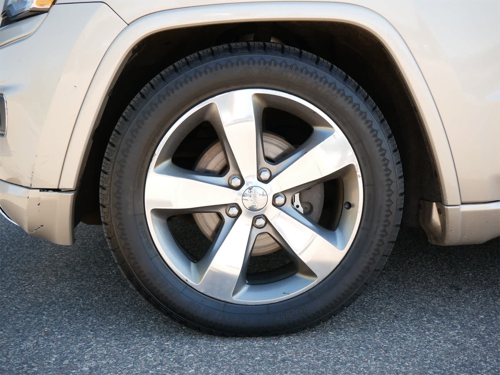 2014 Jeep Grand Cherokee Overland 22
