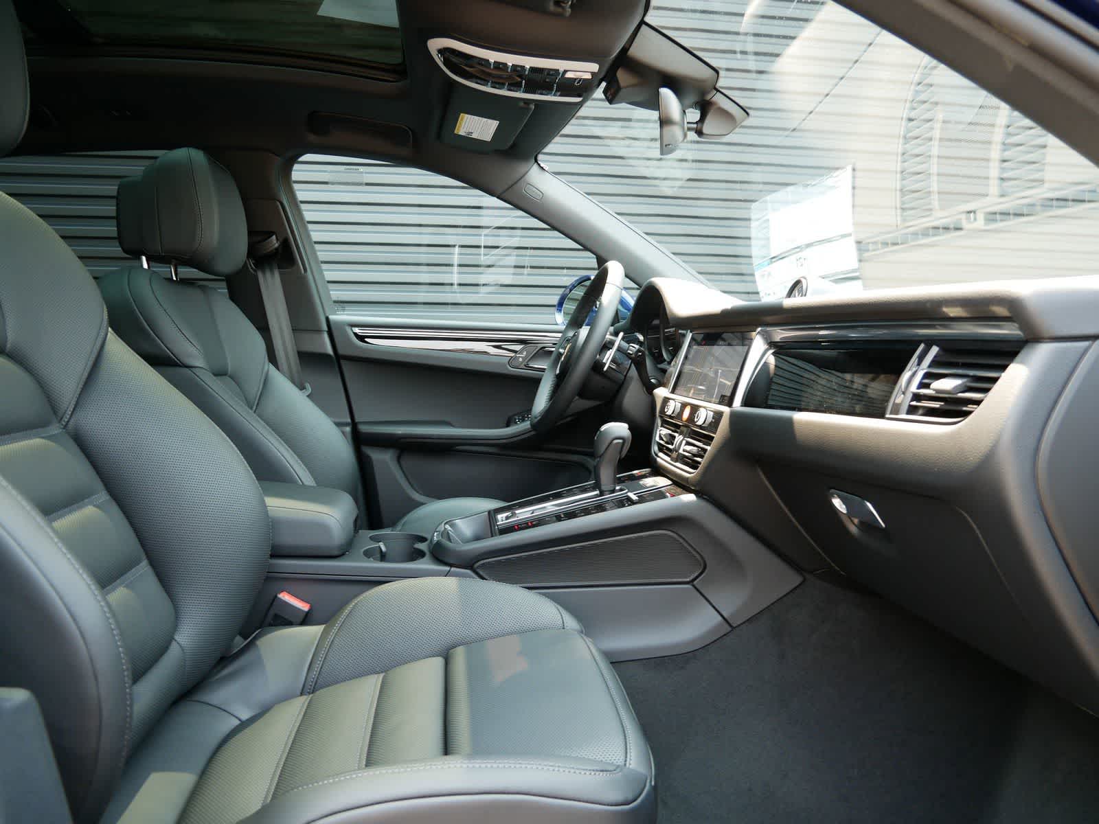 Thumbnail: 2025 Porsche Macan - 26