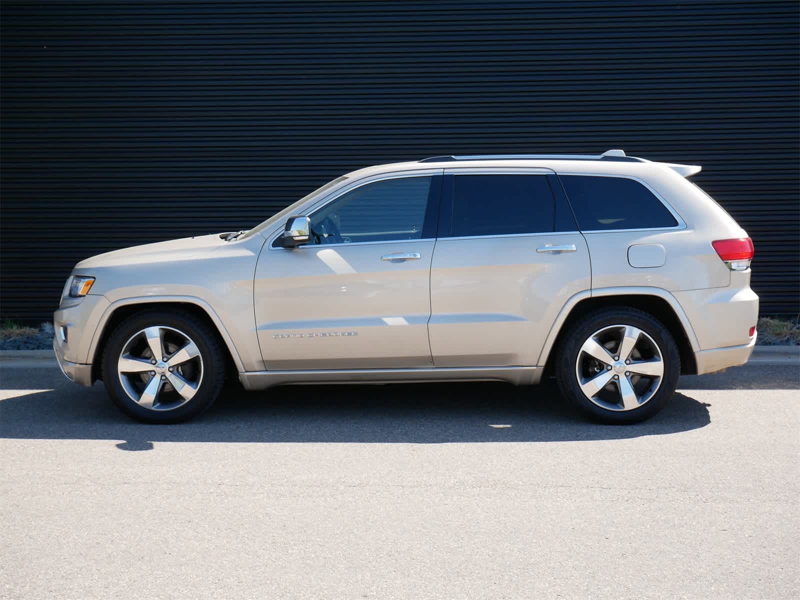 2014 Jeep Grand Cherokee Overland 2