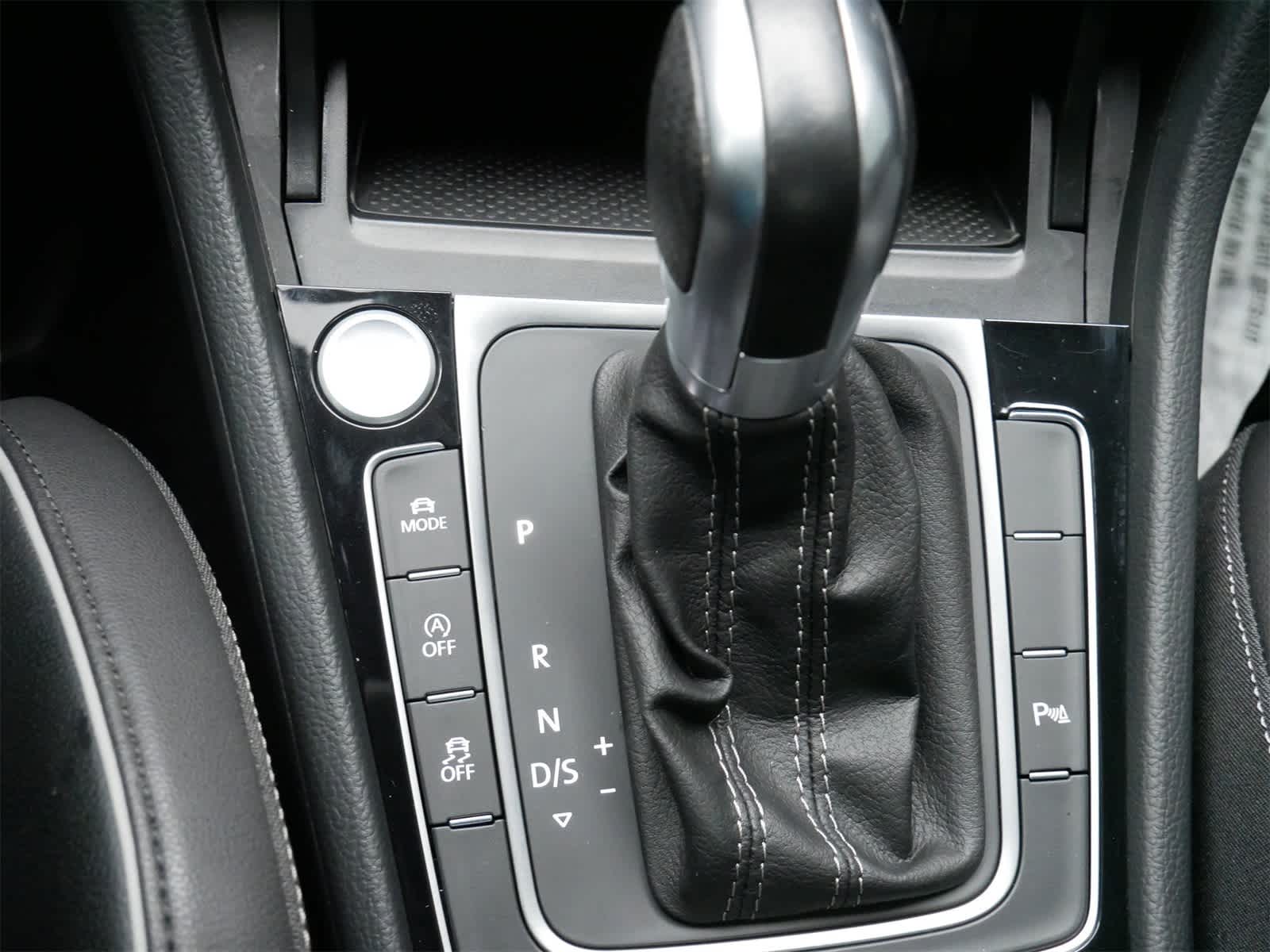 Thumbnail: 2019 Volkswagen Golf - 21