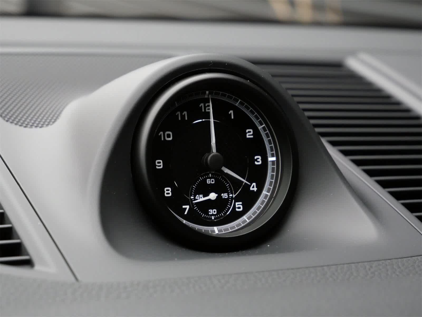 Thumbnail: 2026 Porsche Macan - 14