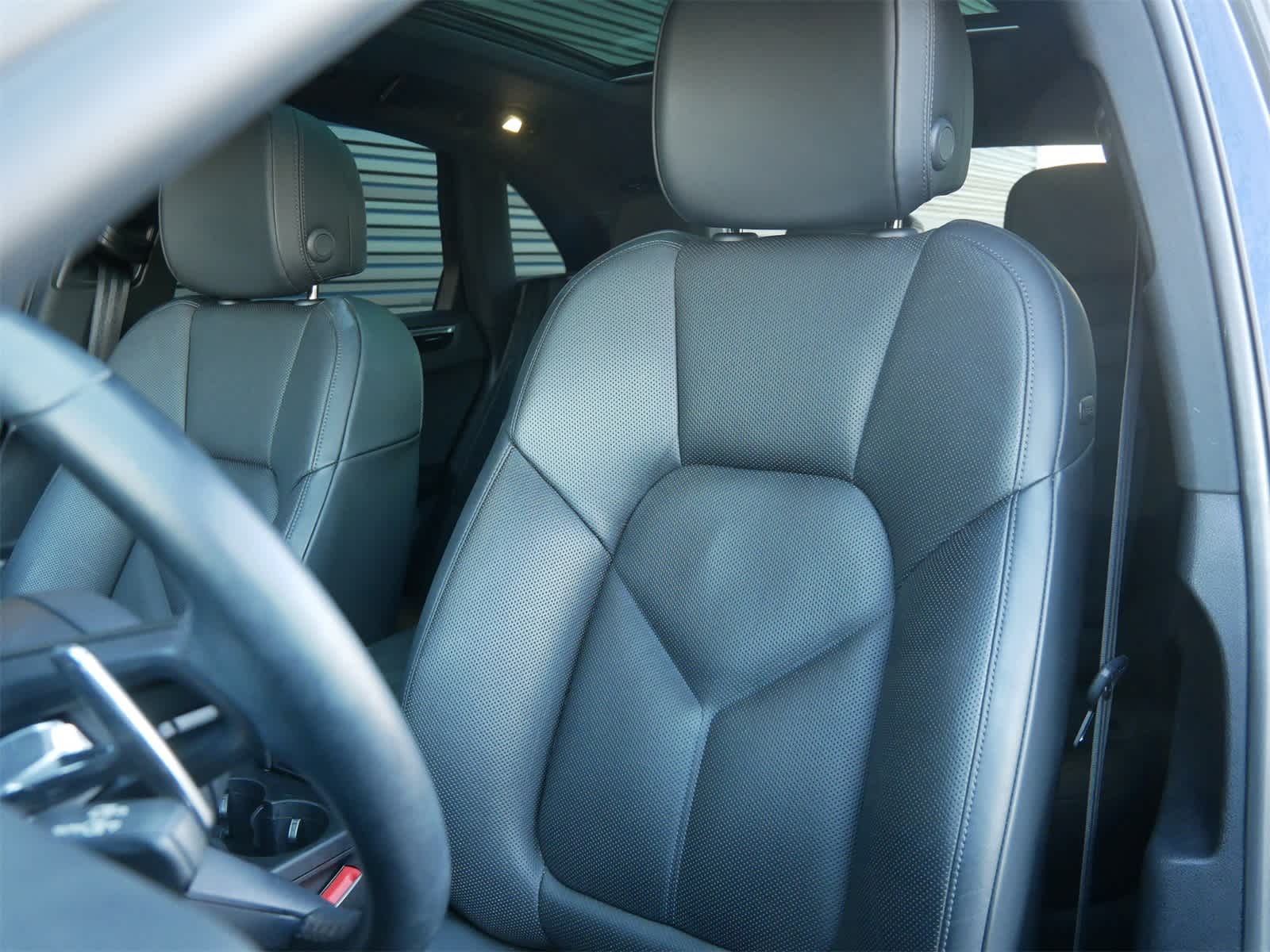 Thumbnail: 2022 Porsche Macan - 5