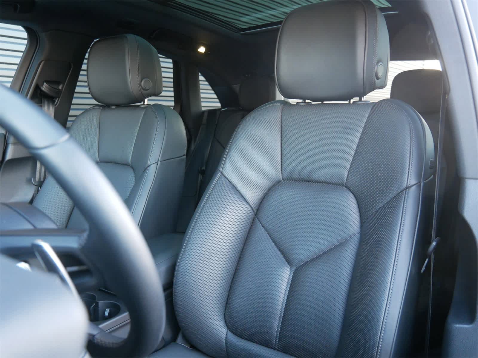 Thumbnail: 2025 Porsche Macan - 5