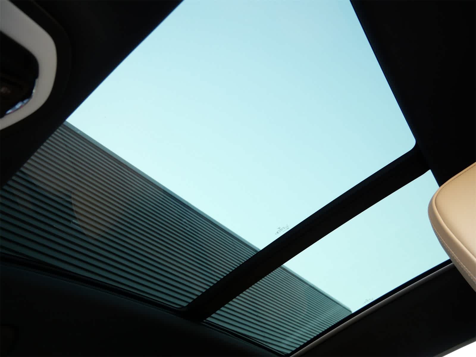 Thumbnail: 2025 Porsche Macan - 18