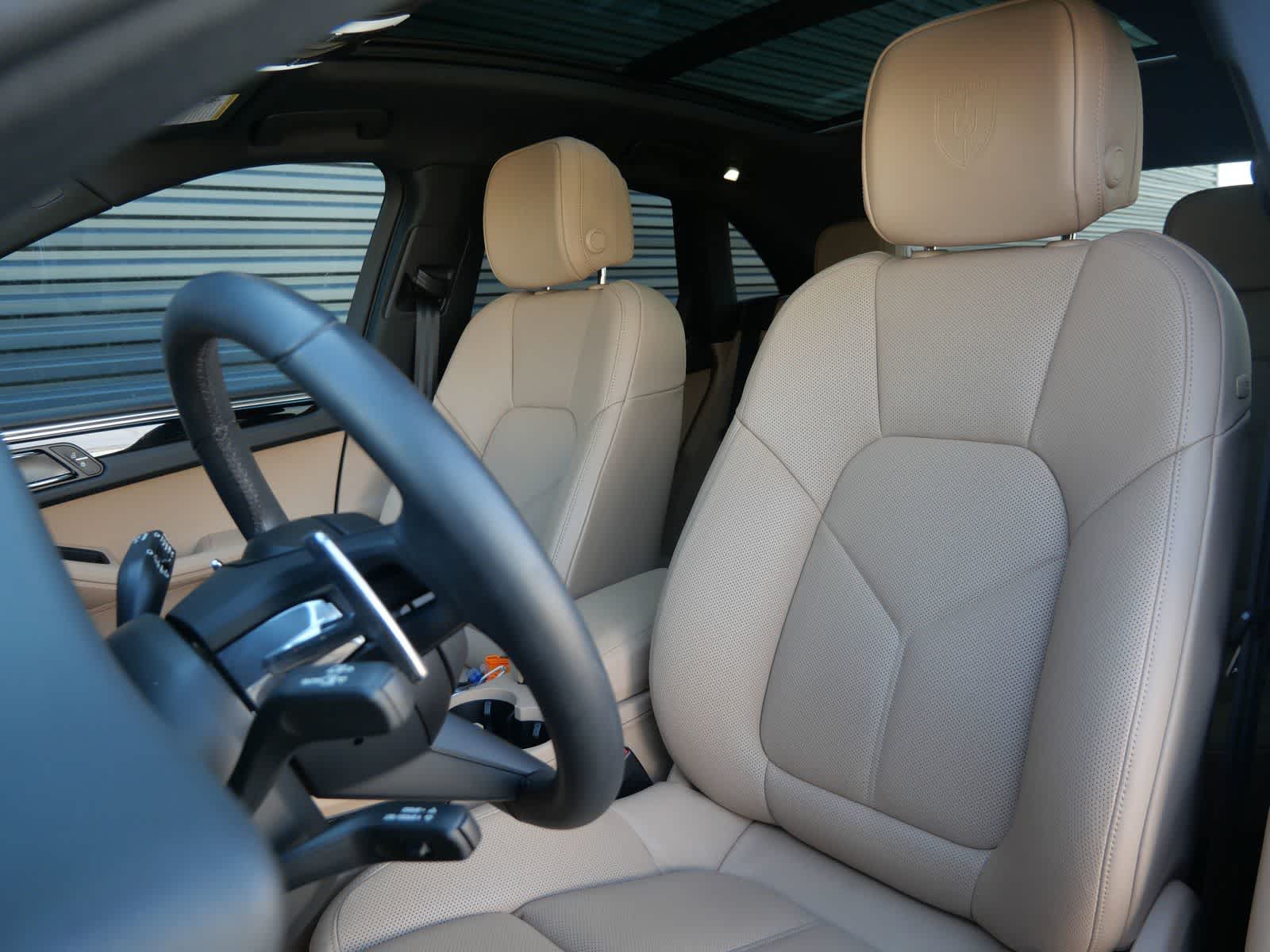 Thumbnail: 2025 Porsche Macan - 5