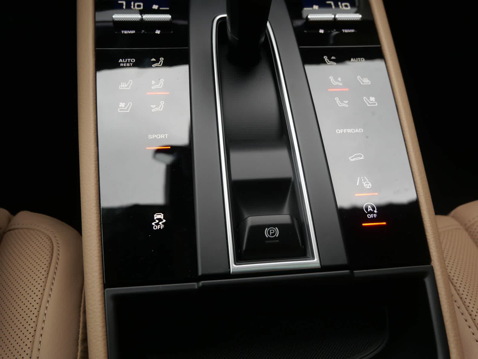 Thumbnail: 2026 Porsche Macan - 16