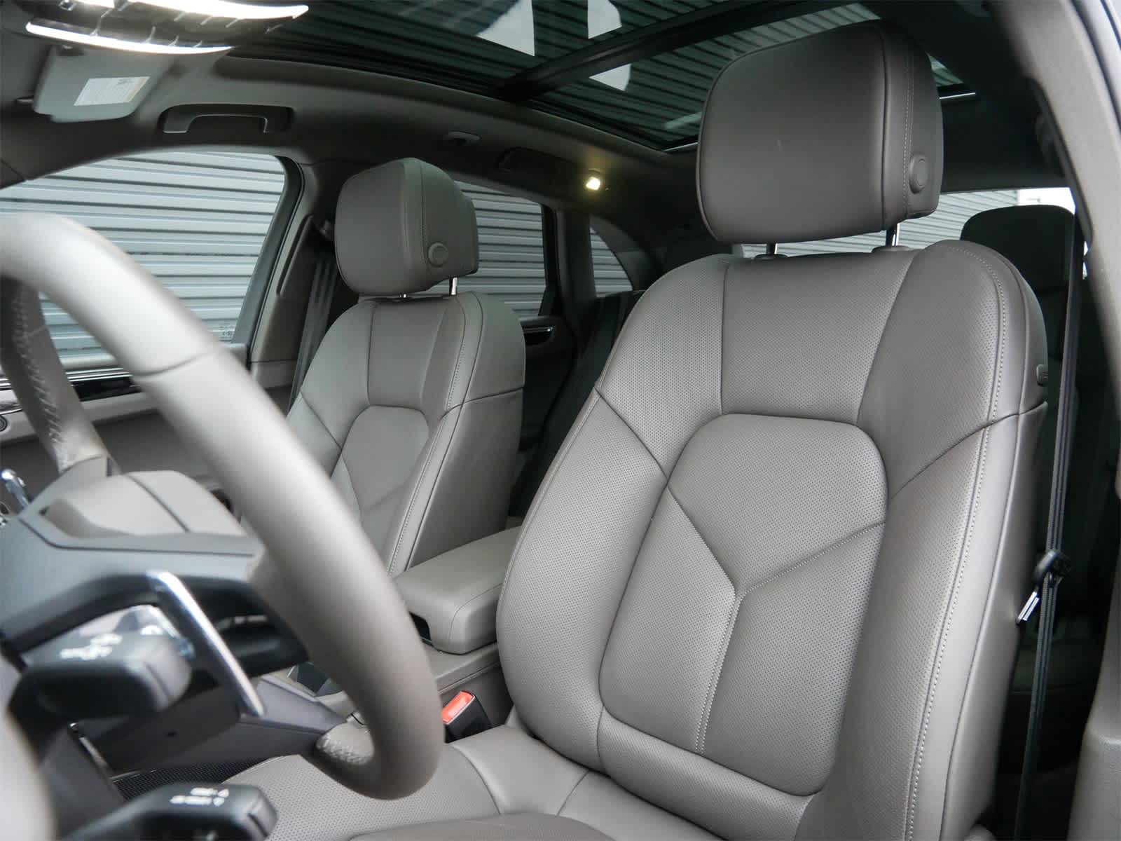 Thumbnail: 2025 Porsche Macan - 5