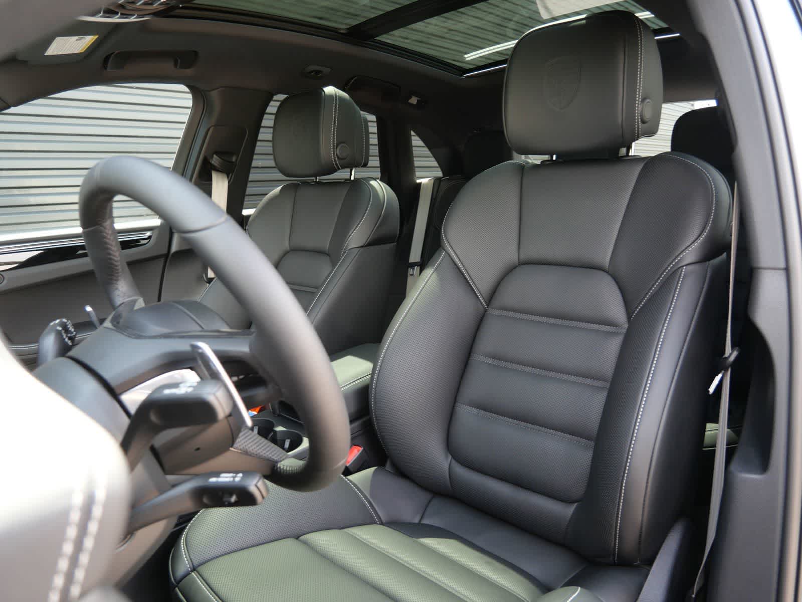 Thumbnail: 2026 Porsche Macan - 5