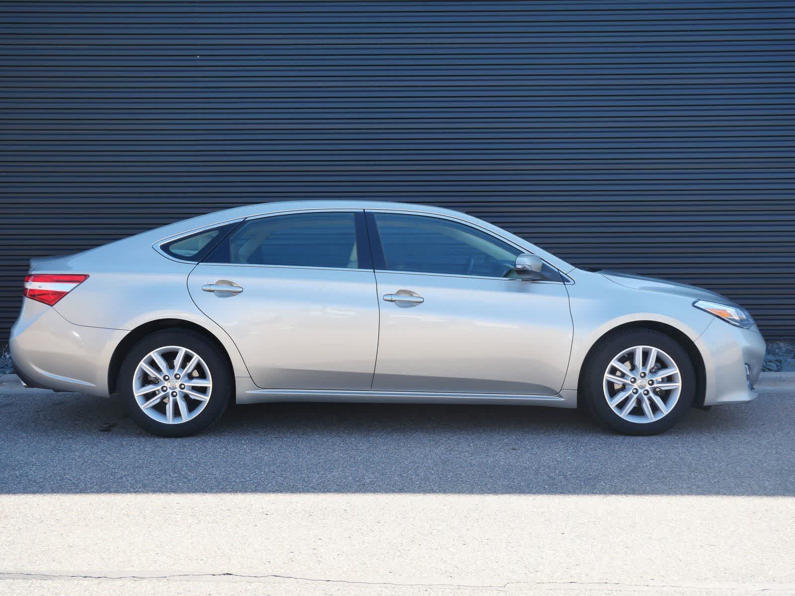 Thumbnail: 2013 Toyota Avalon - 26