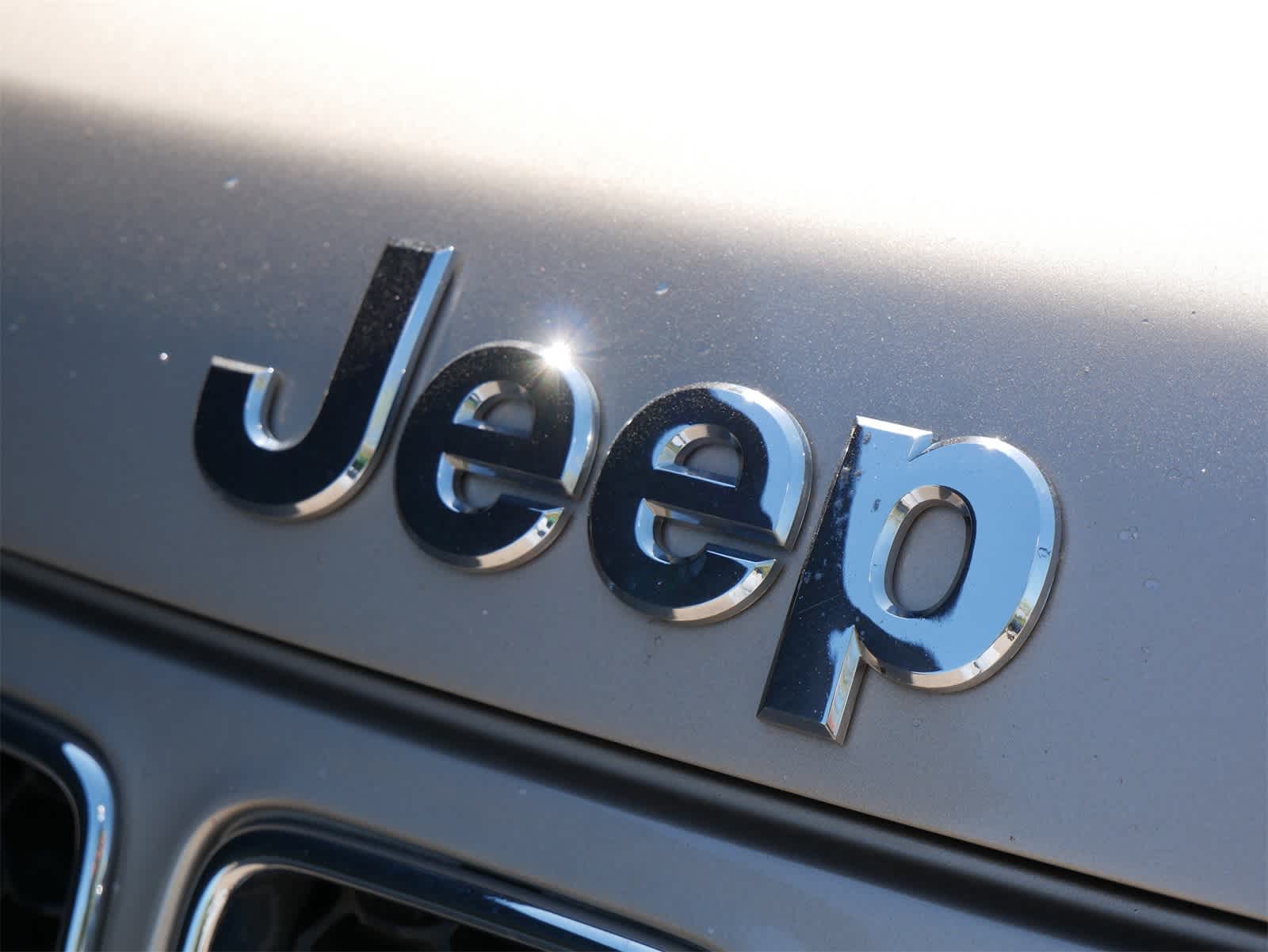 2014 Jeep Grand Cherokee Overland 21