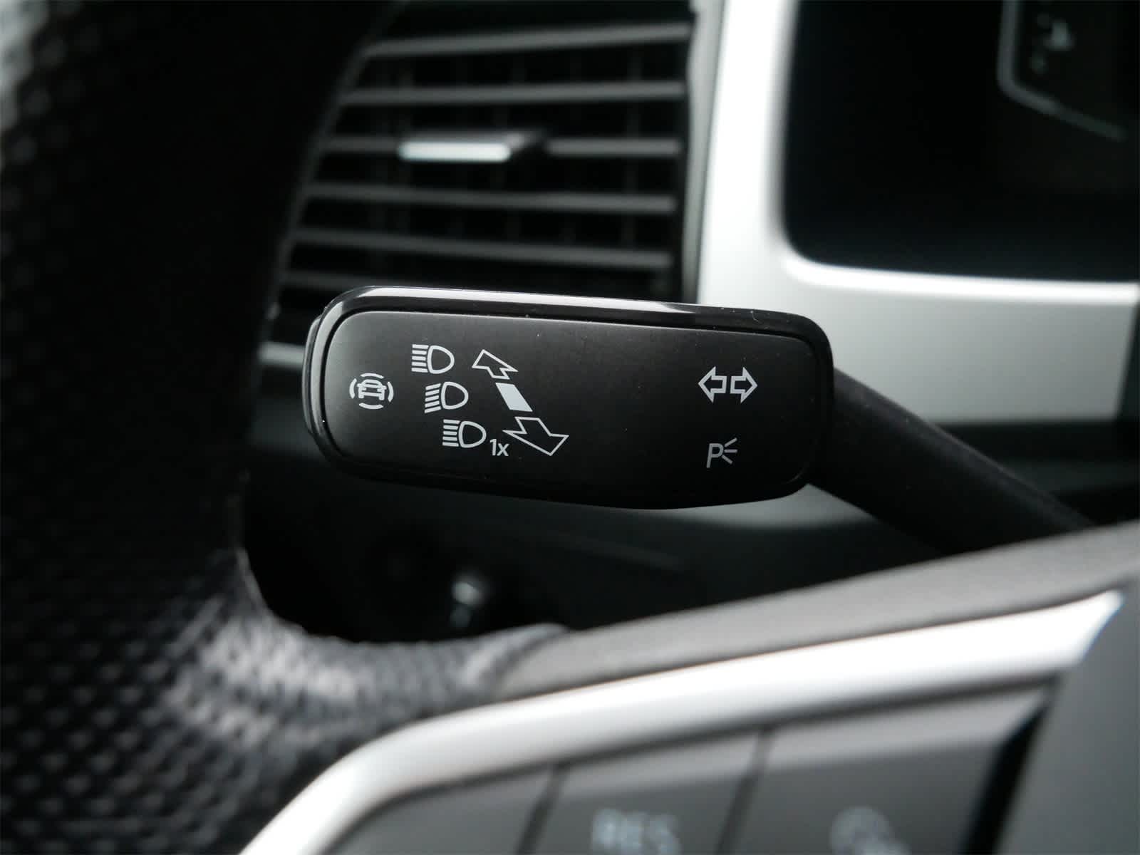 Thumbnail: 2022 Volkswagen Atlas - 18