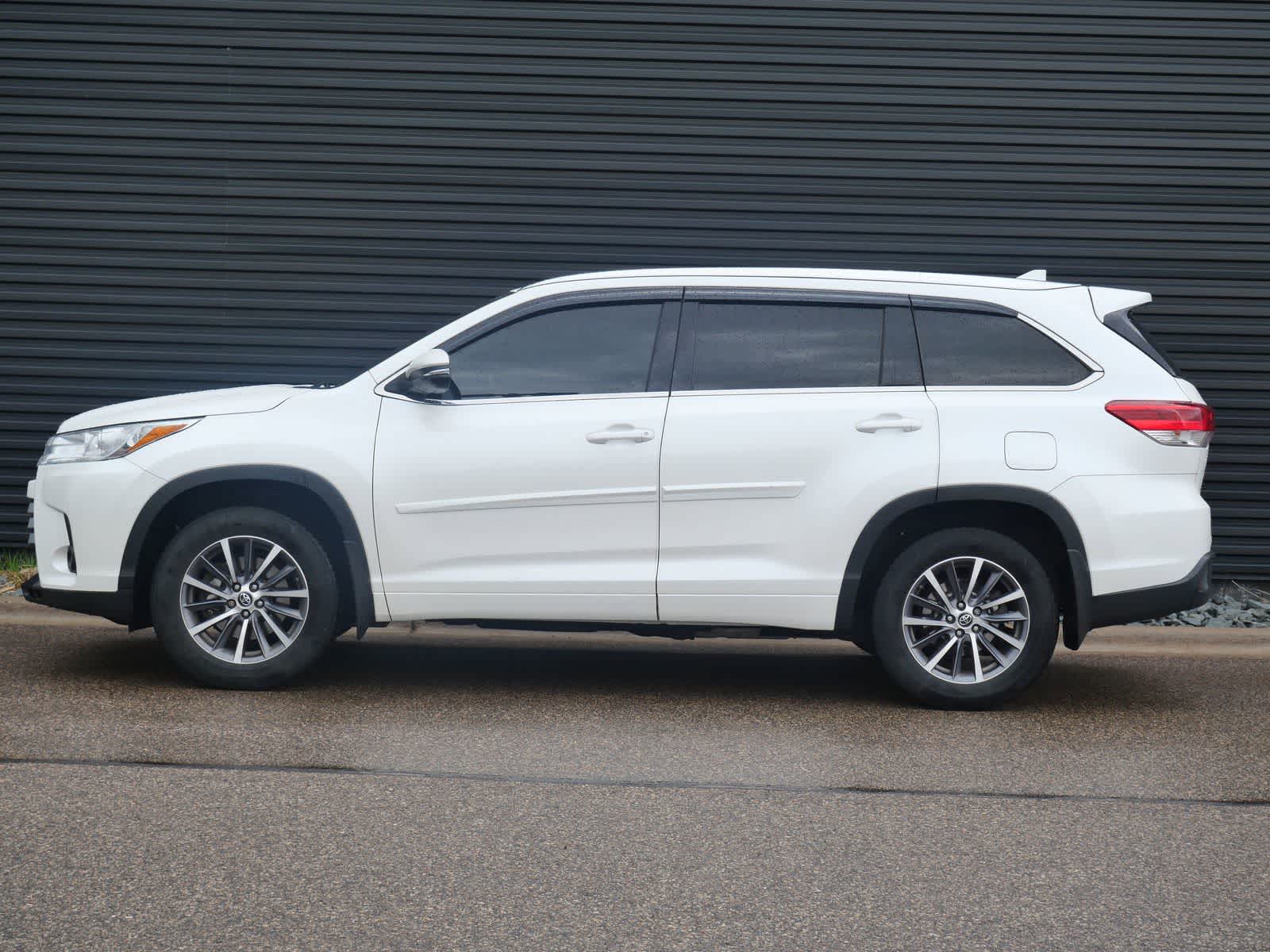 Thumbnail: 2018 Toyota Highlander - 2