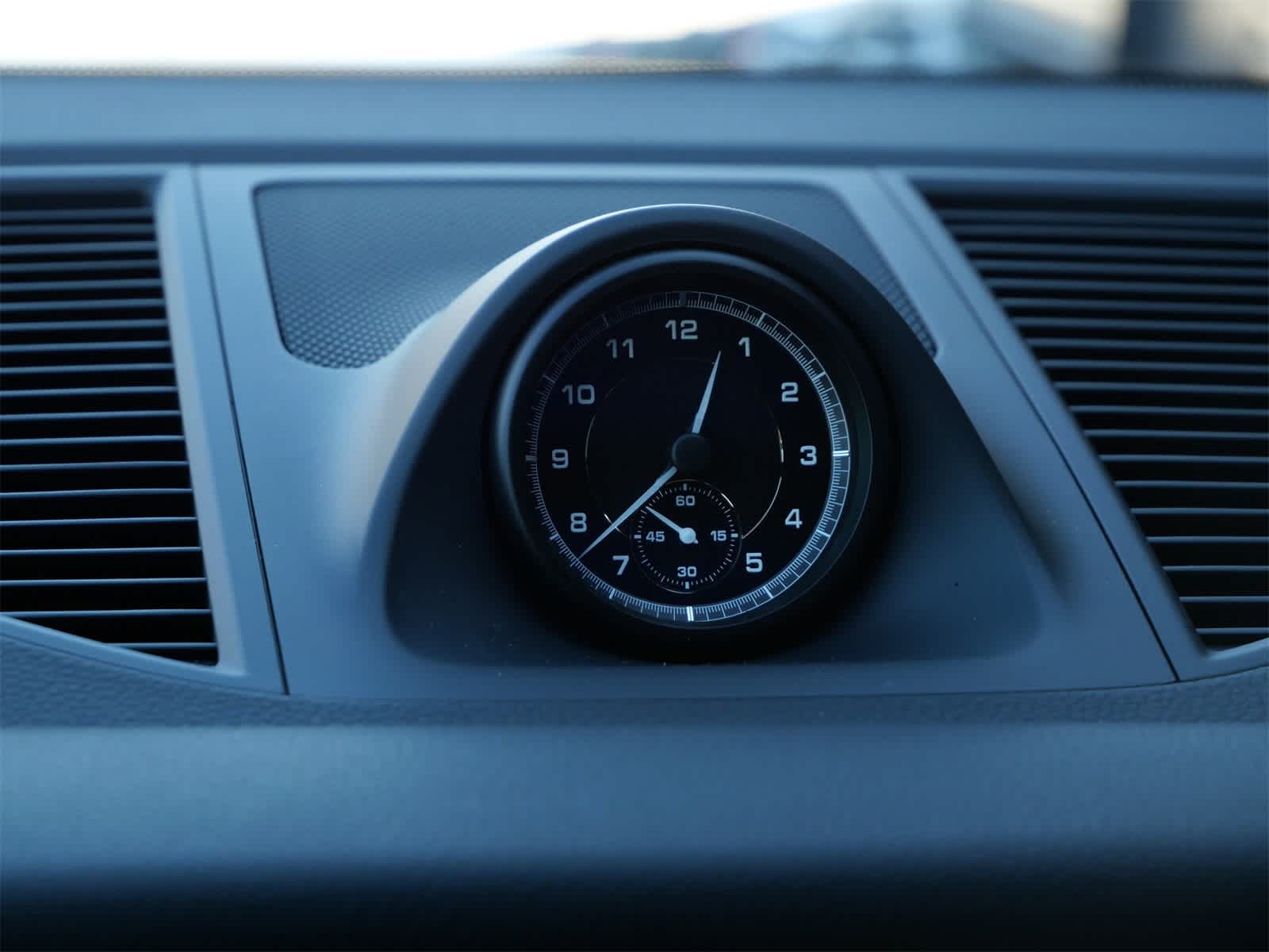 Thumbnail: 2026 Porsche Macan - 26