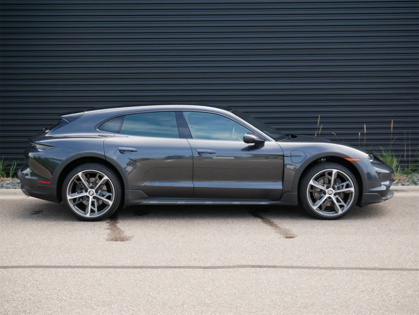 Thumbnail: 2021 Porsche Taycan - 25