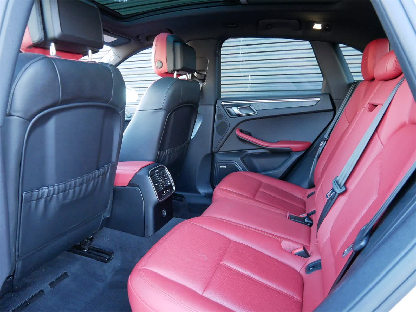 Thumbnail: 2018 Porsche Macan - 12