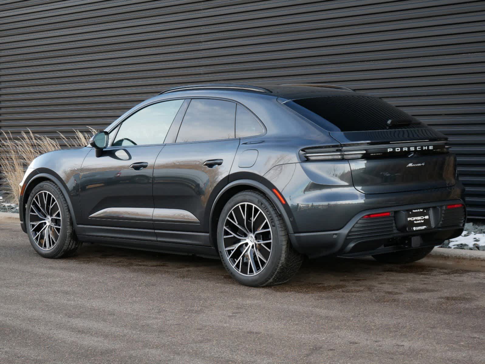 Thumbnail: 2024 Porsche Macan - 3